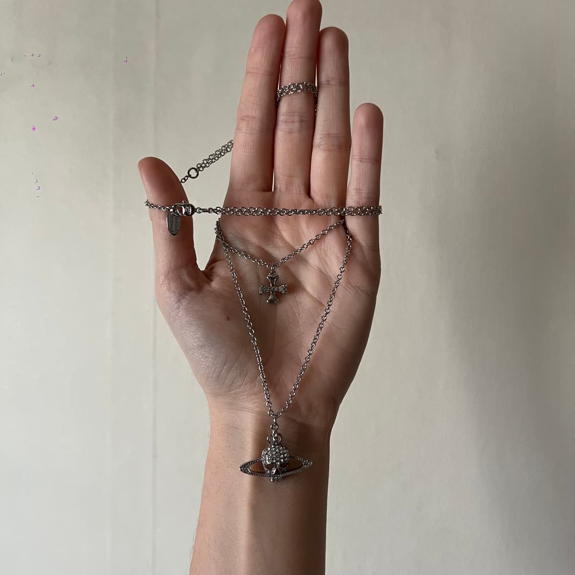 비비안웨스트우드 크리스털 스컬 크로스 더블 체인 네크리스  상품이미지2