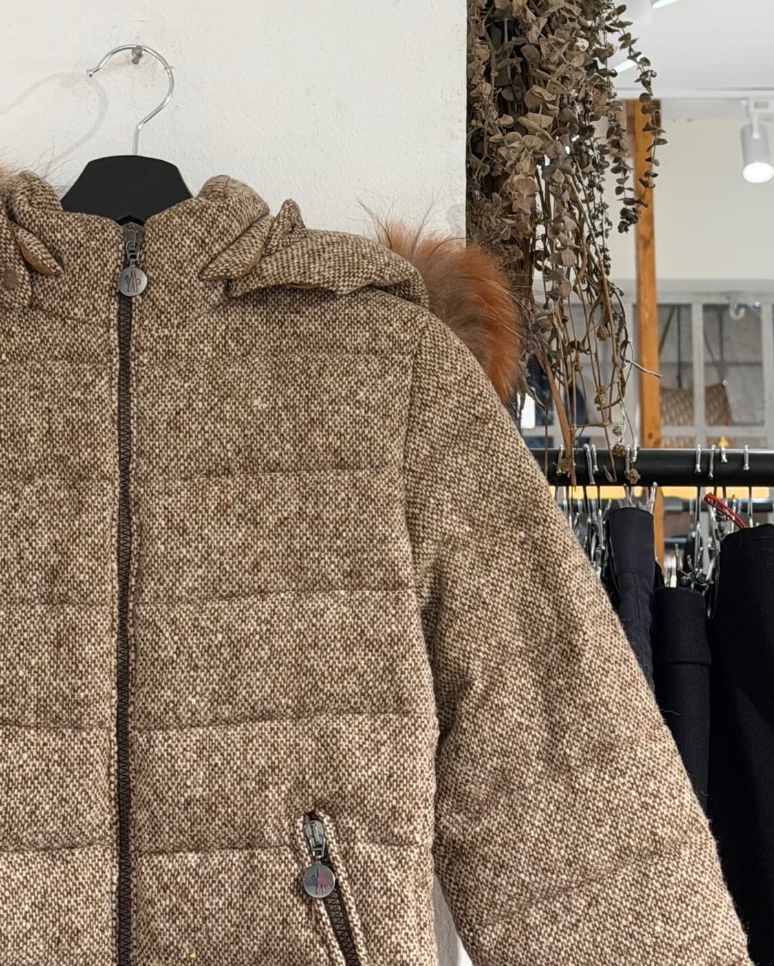 몽클레어 라이트 브라운 퍼 다운 패딩 상품이미지3