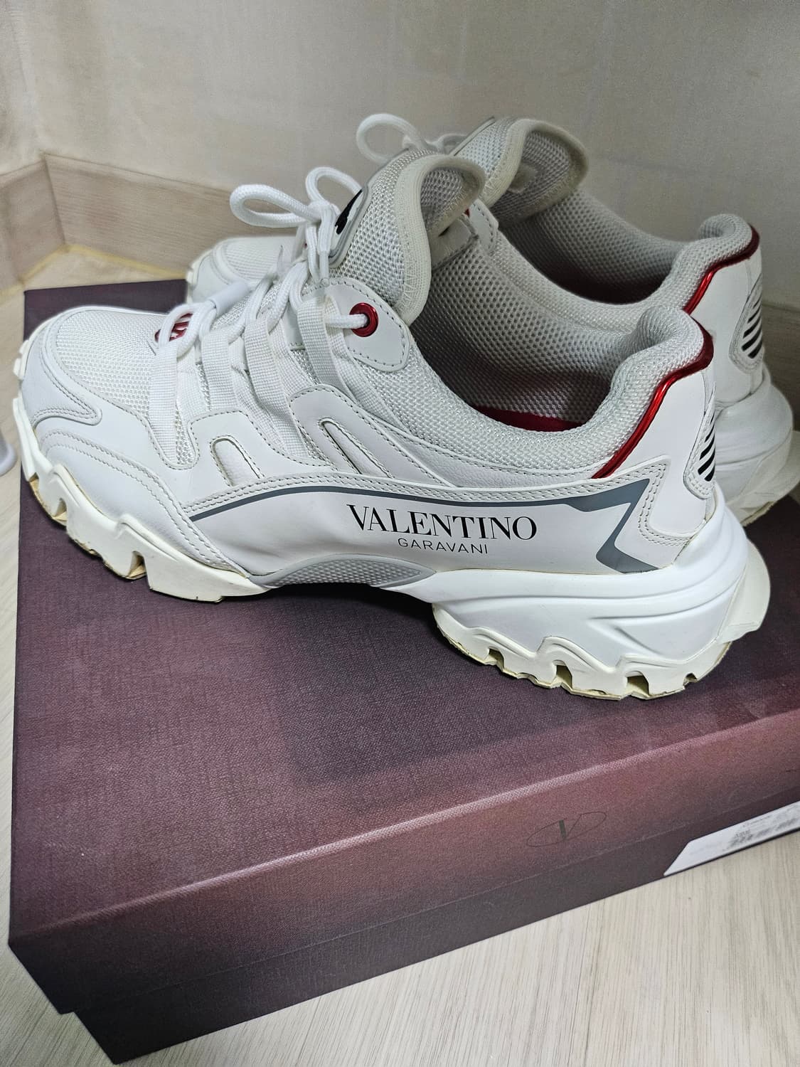 발렌티노 클라이머 화이트 40사이즈 팔아요 상품이미지2