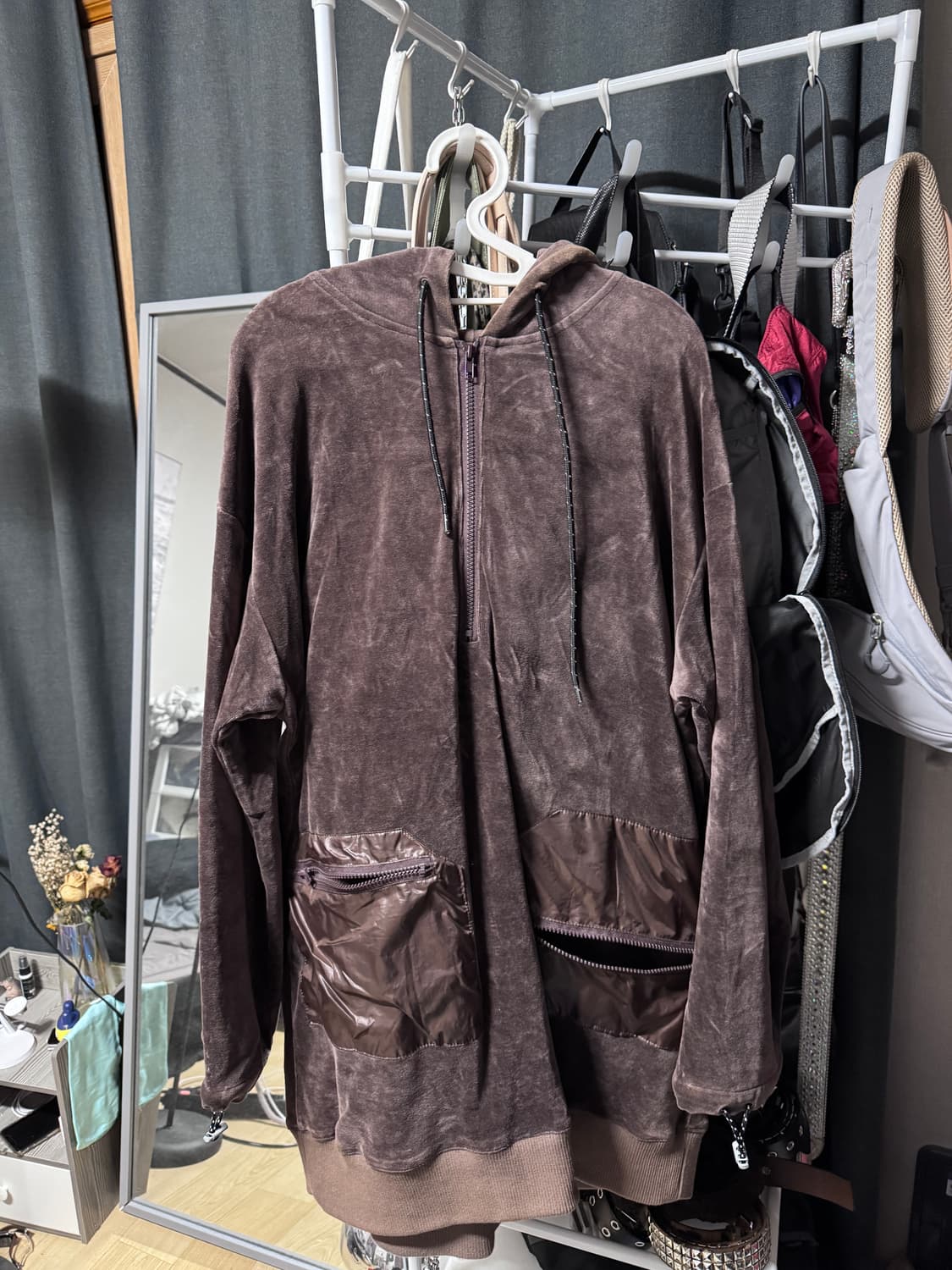 논디스클로즈 벨벳 후드 반집업 브라운 상품이미지1