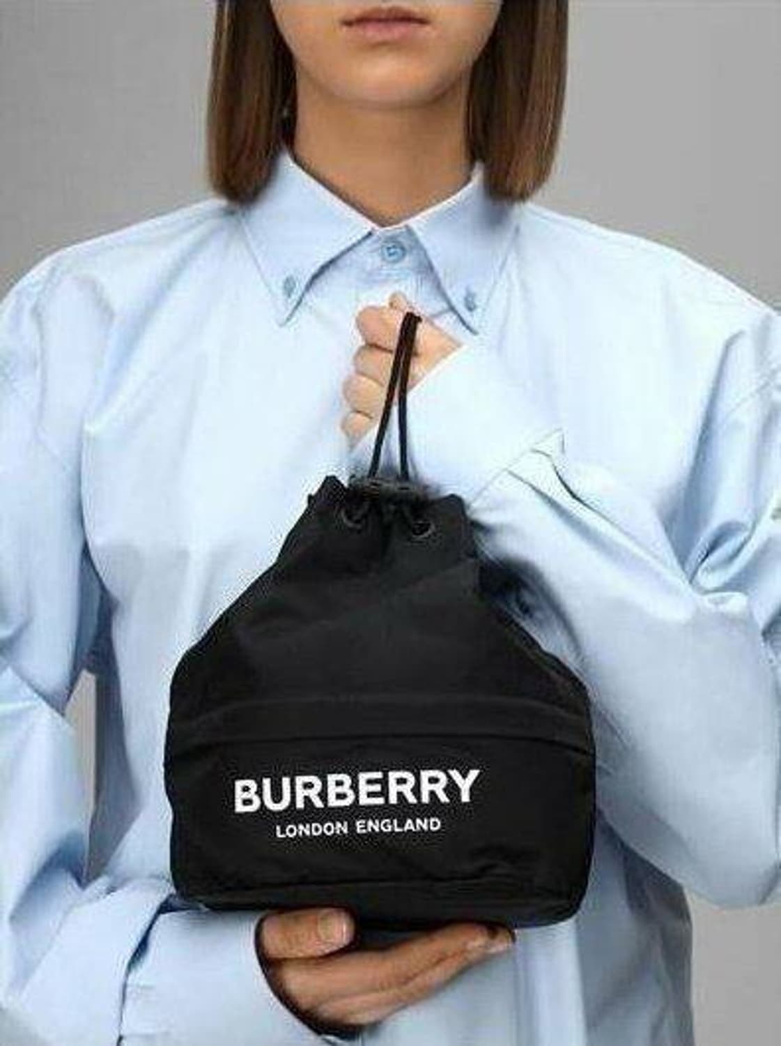 버버리 포이베(Phoebe) 드로스트링 파우치 상품이미지1