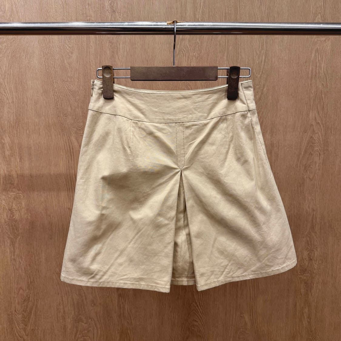 버버리 블루 라벨 미니 플레어 스커트 로고 자수 디테일 베이지 상품이미지3