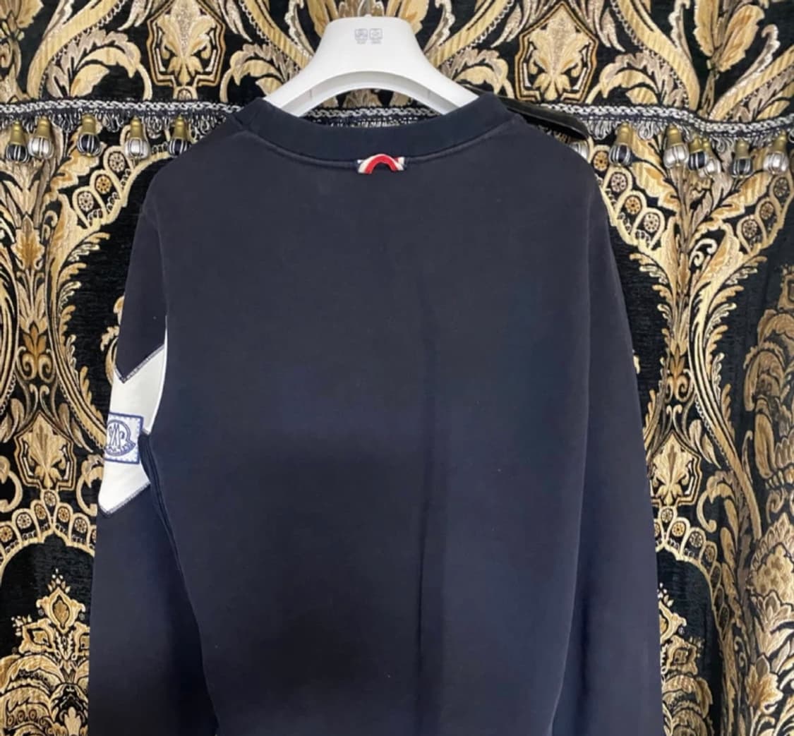 [정품] 몽클레어 감마블루 배색 패치 맨투맨 블랙 S
 상품이미지2