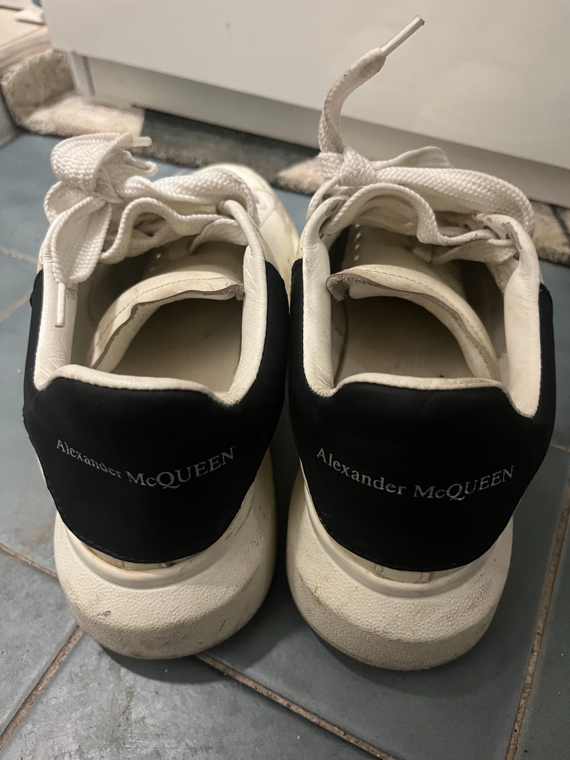 알렉산더 맥퀸 오버솔 스니커즈 화이트 상품이미지3