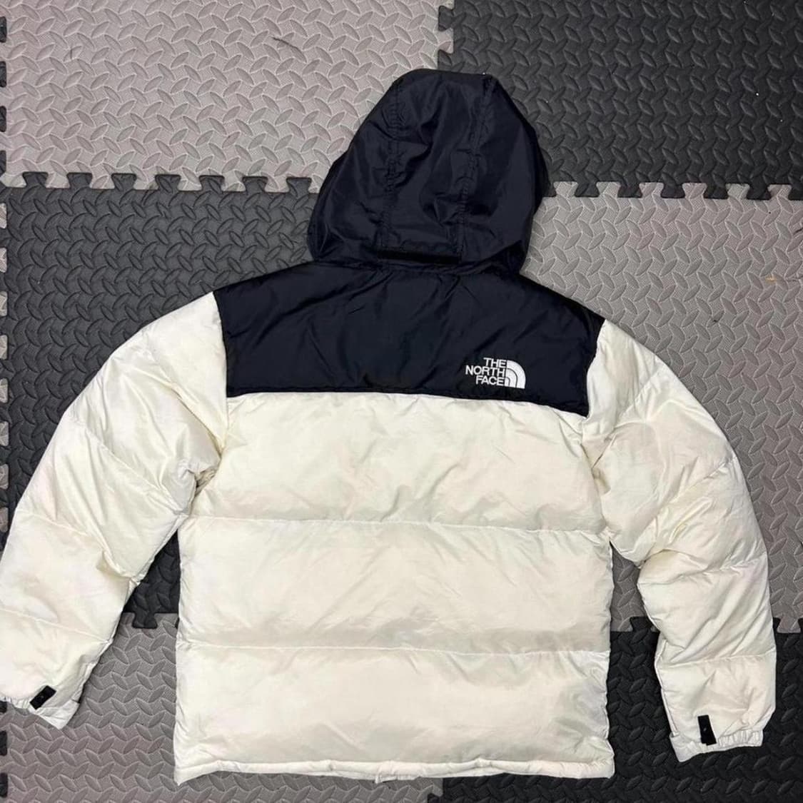 노스페이스 1996 레트로 눕시 700 패딩 화이트 상품이미지3