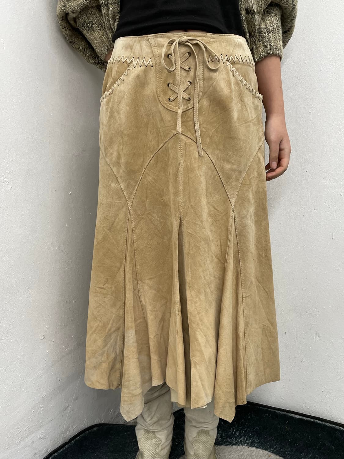 데자뷰 돈피 100% 스티치 디테일 스커트 상품이미지7