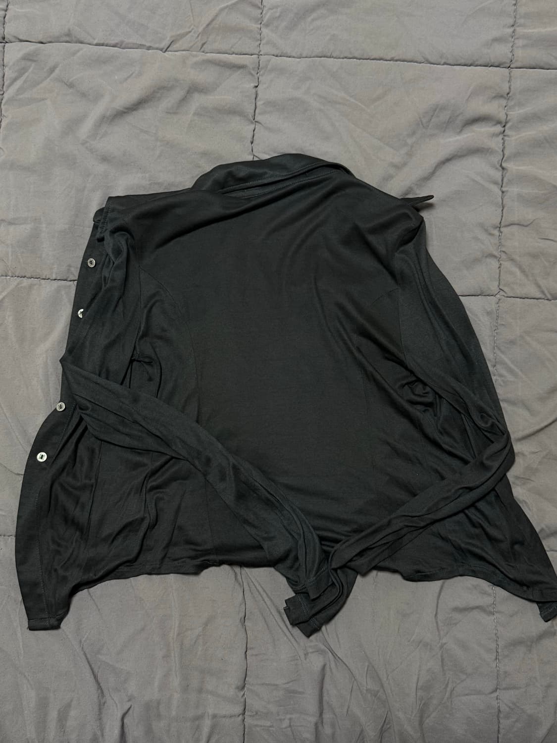 보헤미안서울 셔링 칼라 셔츠 차콜 팝니다 상품이미지3