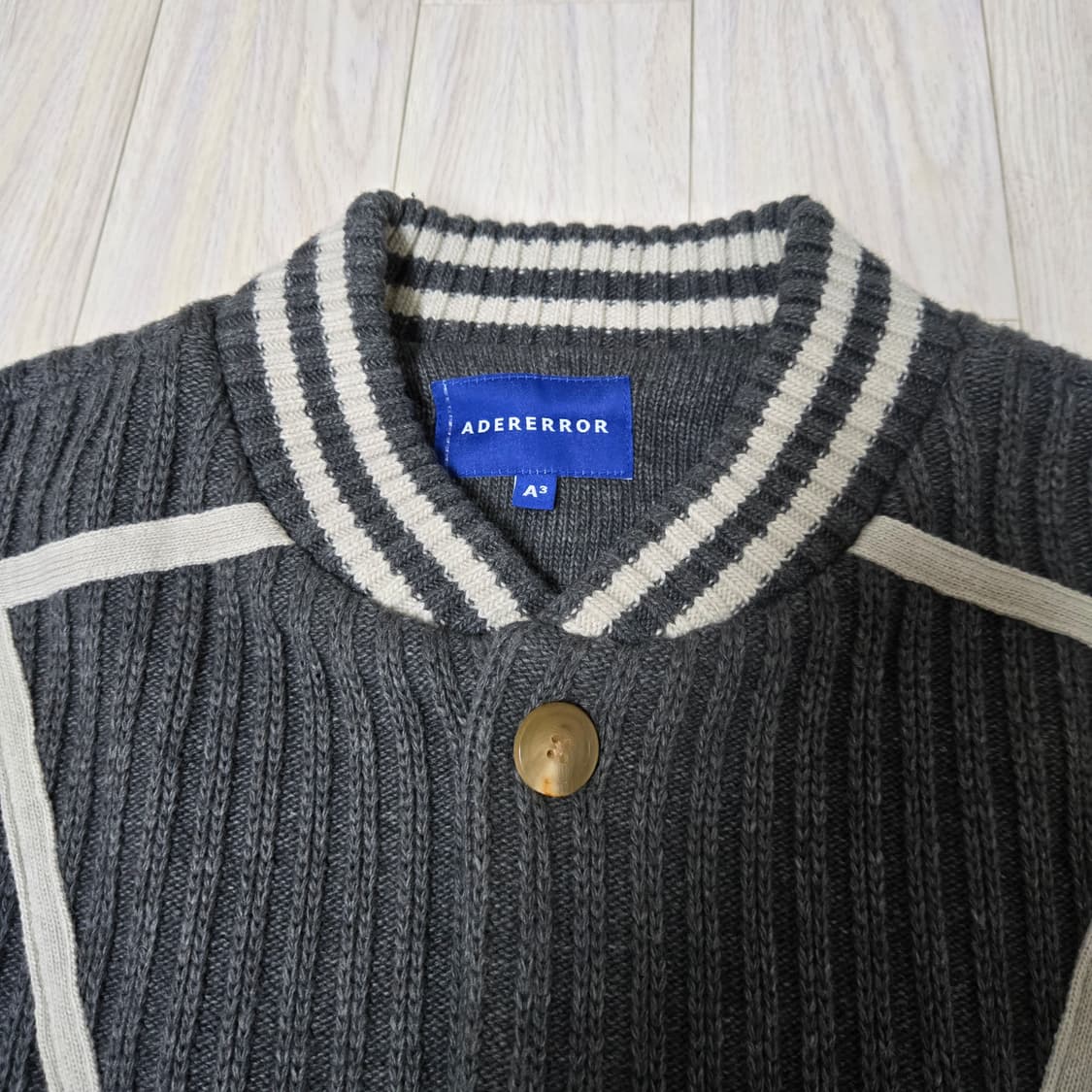 아더에러 톰브 가디건 그레이 a3 상품이미지2