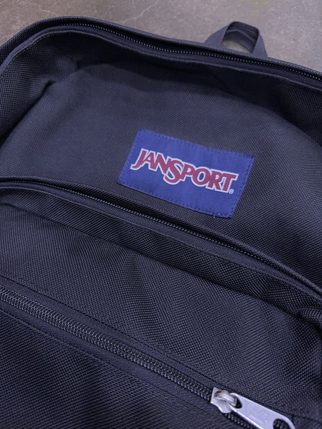 잔스포츠 라이트 스웨이드 블랙 캐쥬얼 백팩 상품이미지3