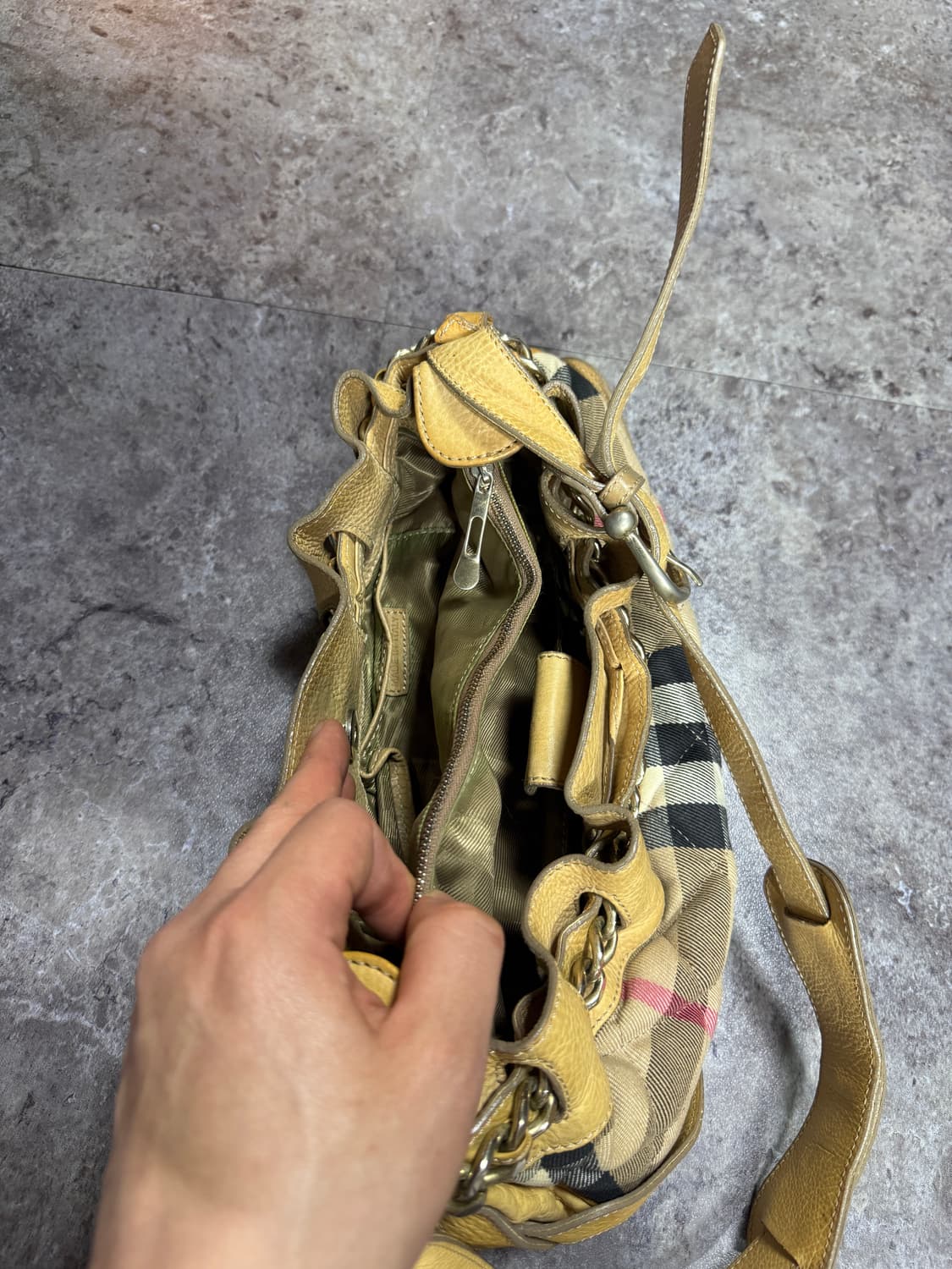 버버리 숄더백 상품이미지6