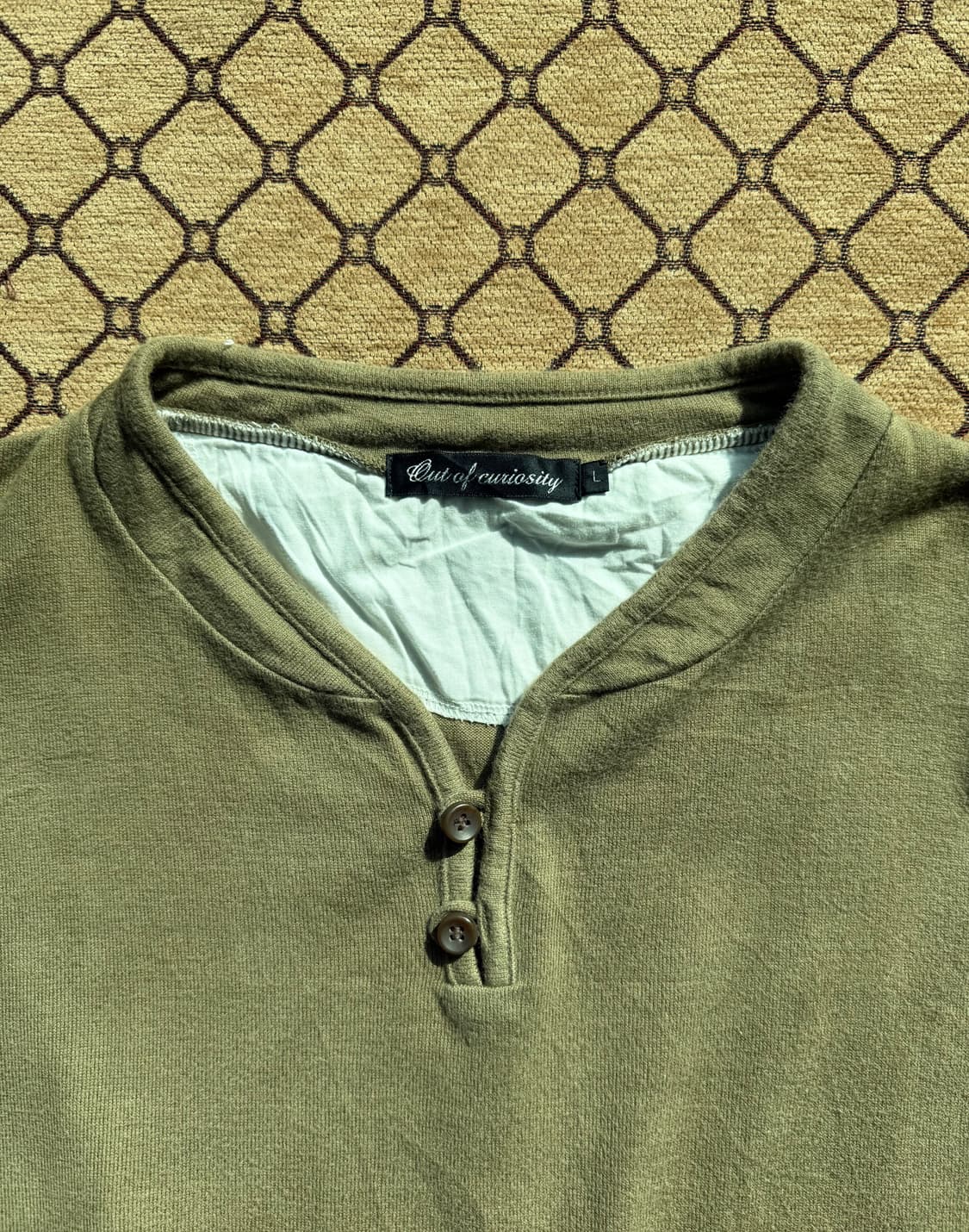 카키 넥 디테일 티셔츠 상품이미지1