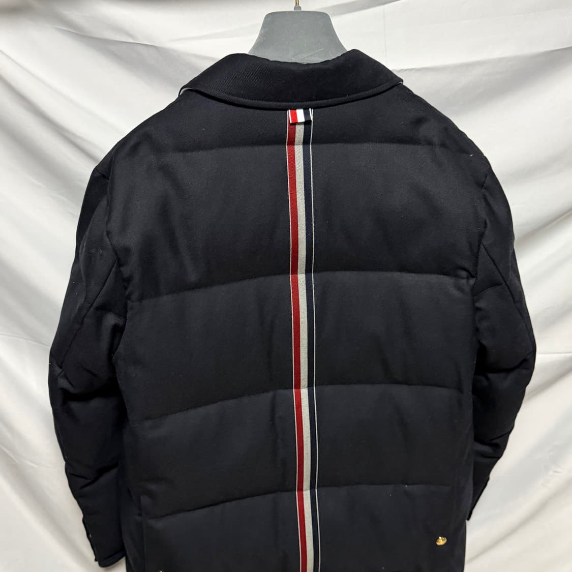 [S+급/오버핏1] 톰브라운 백삼선 금장 울 코트 패딩 상품이미지2