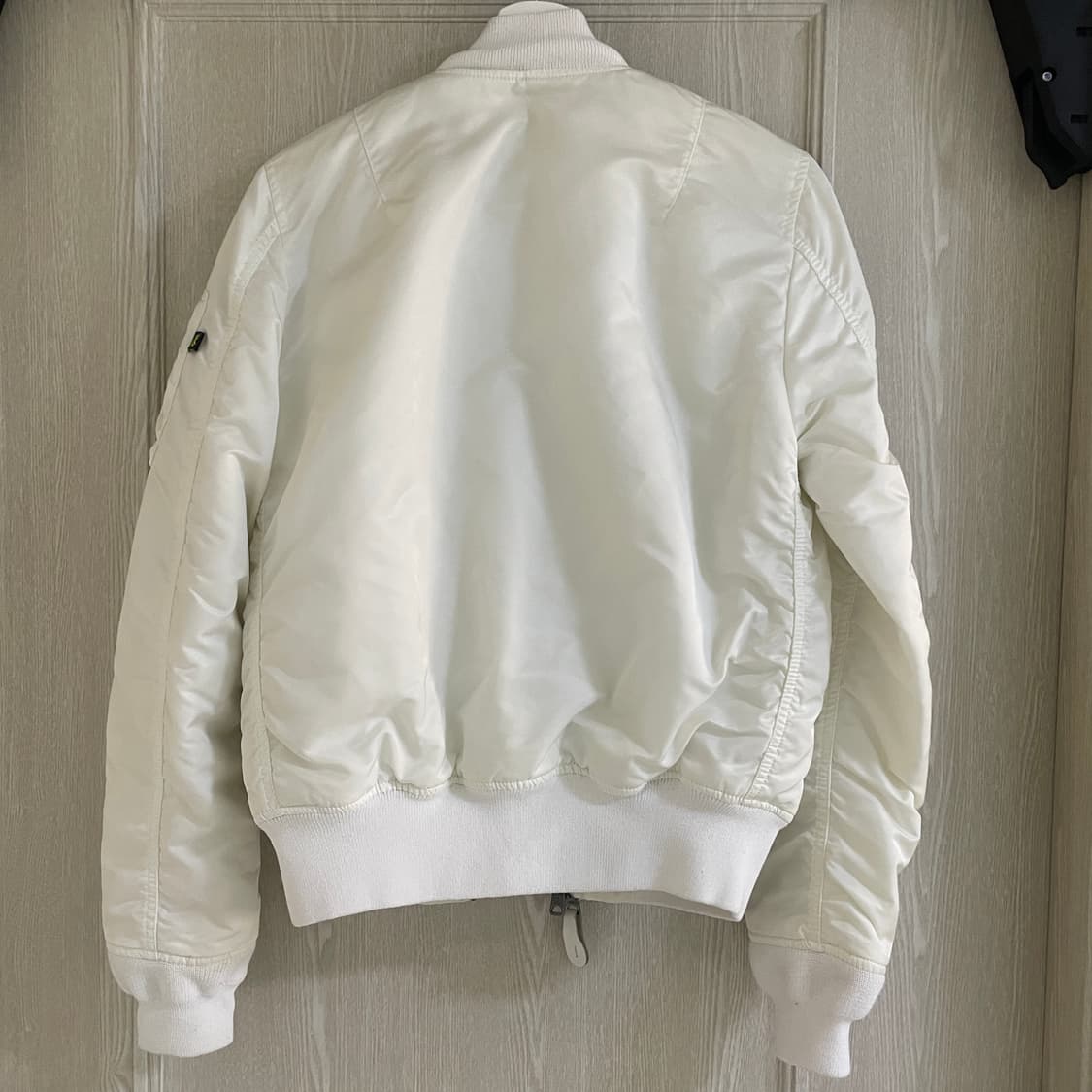 [xs] 알파인더스트리 ma-1 슬림핏 화이트 리버시블 숏항공점퍼 상품이미지2