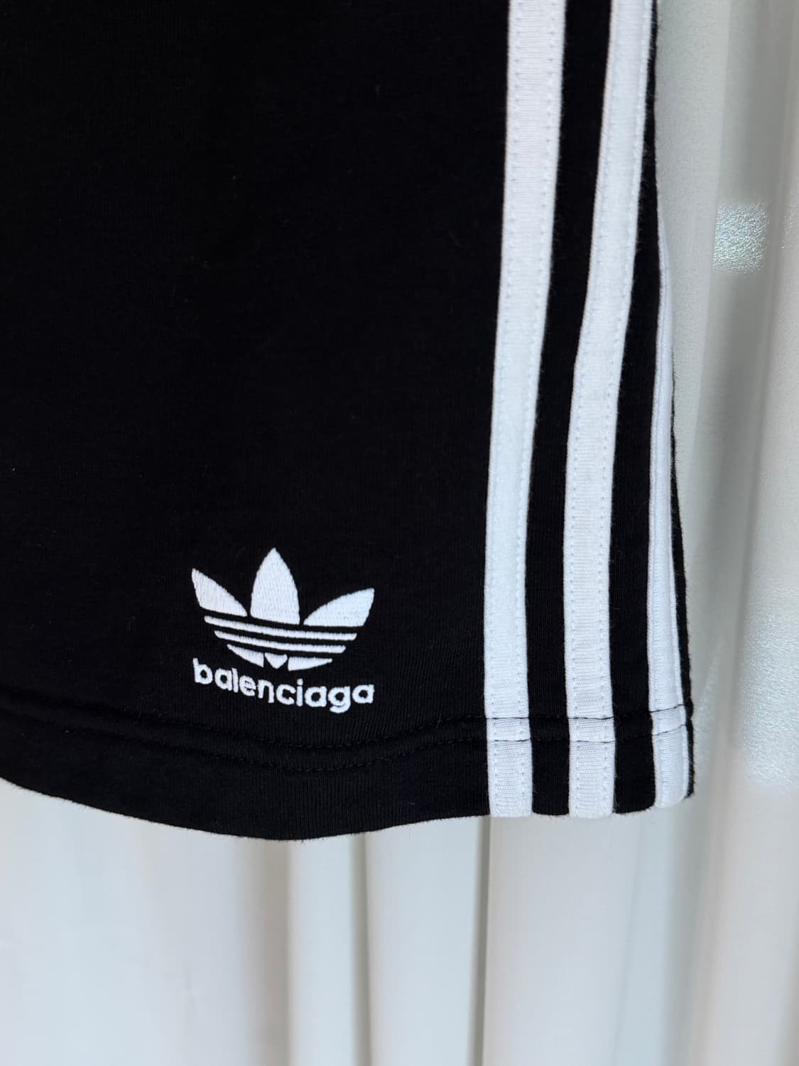 발렌시아가 adidas플리스 라지 쇼츠 반바지 상품이미지2