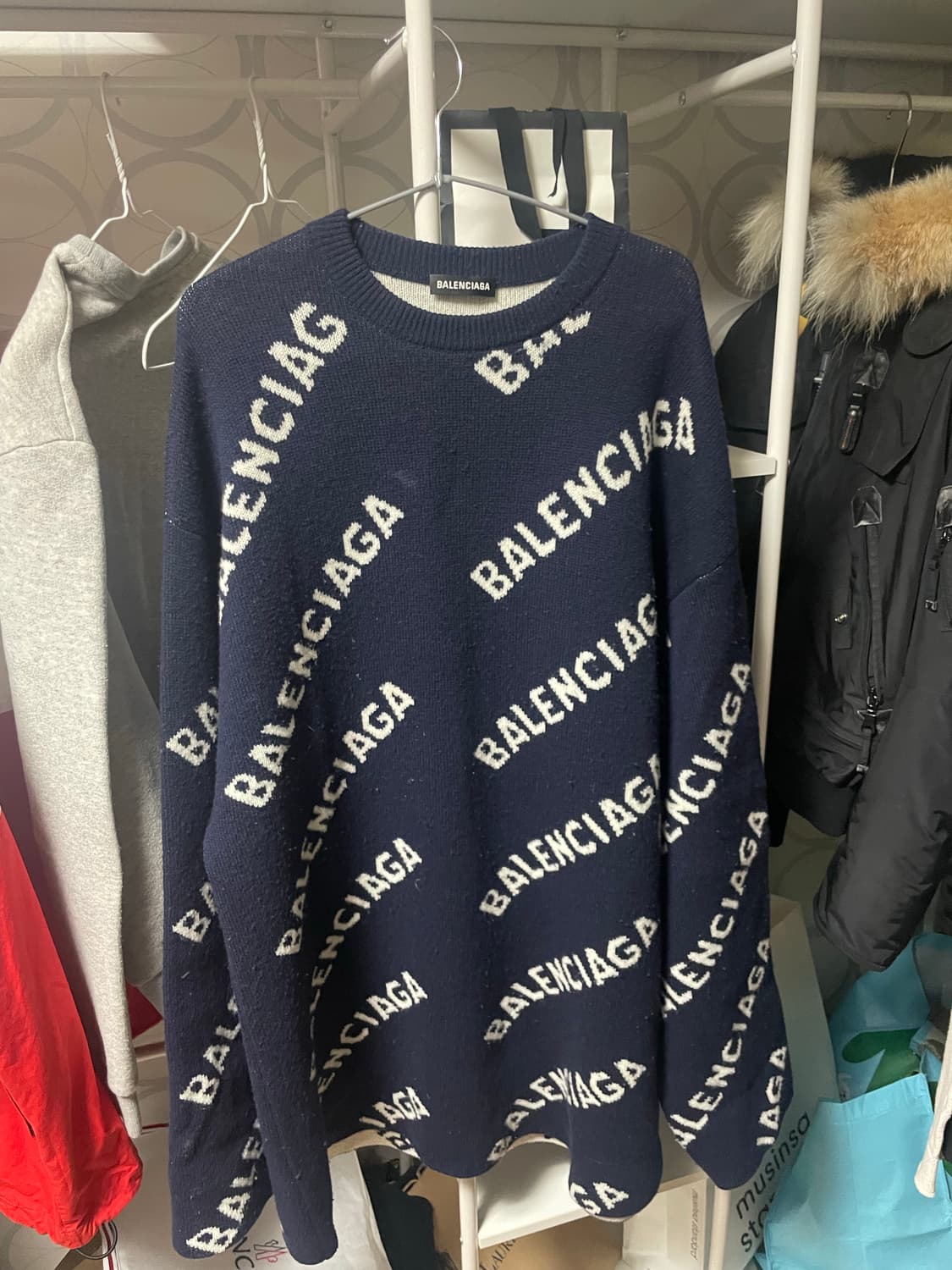 발렌시아가 멀티로고 니트 상품이미지1