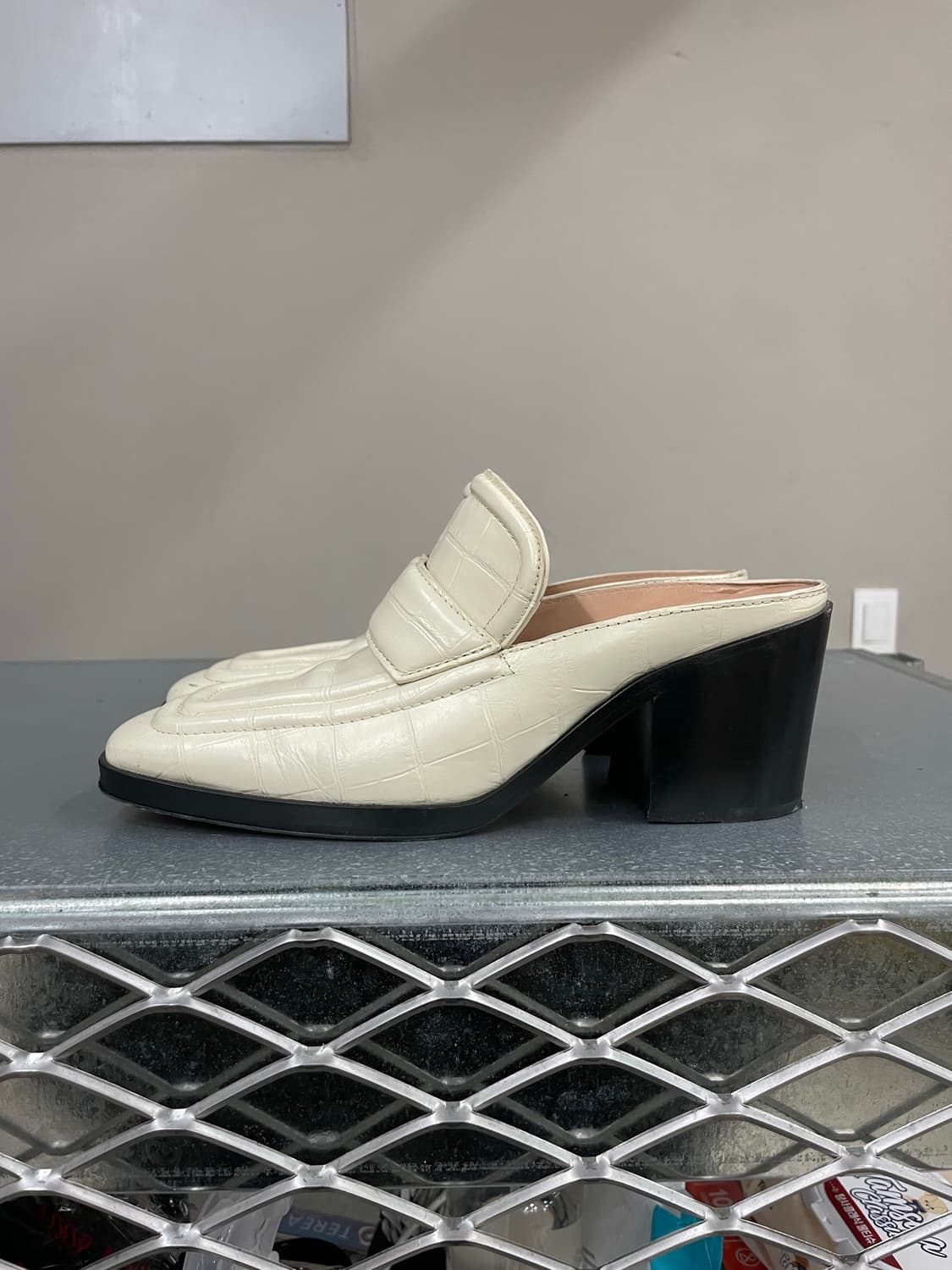 보테가 베네타 오프화이트 크록 힐 뮬 EU37.5 (gr-3753) 상품이미지1