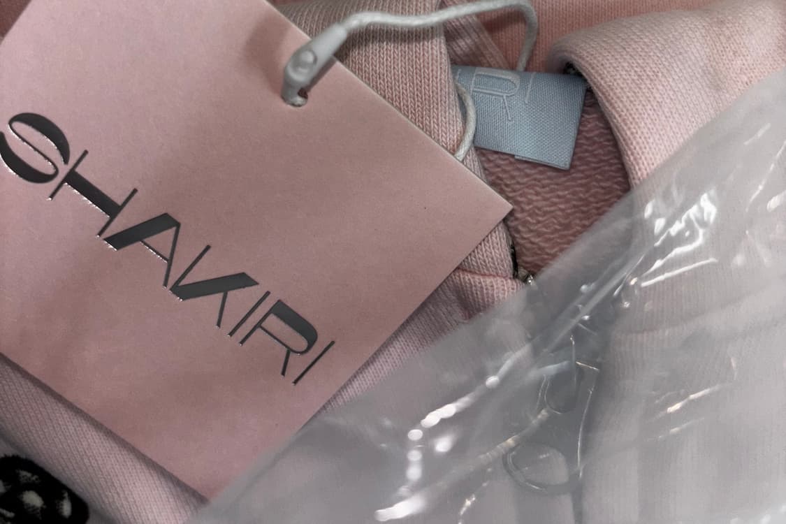 아이브레이 착용 샤키리 핑크 체크 패치 후드집업 상품이미지4