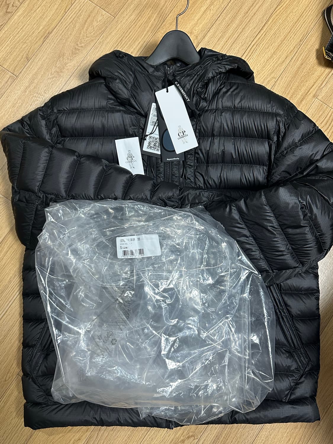 (25fw) CP컴퍼니 dd쉘 고글 다운 자켓 판매합니다 L 상품이미지4