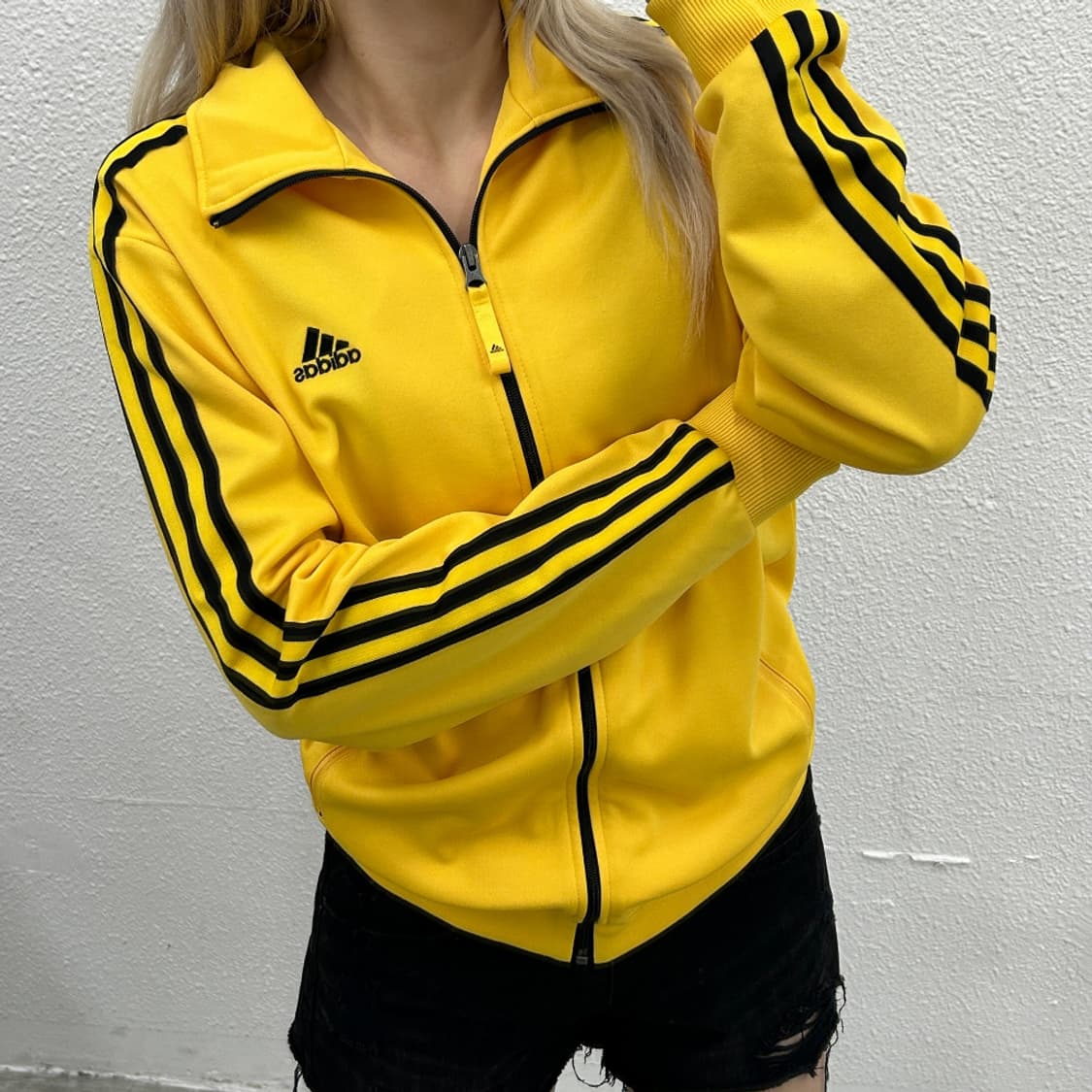 아디다스 에센셜 바나나맛 블랙라인 트랙탑 100 상품이미지1