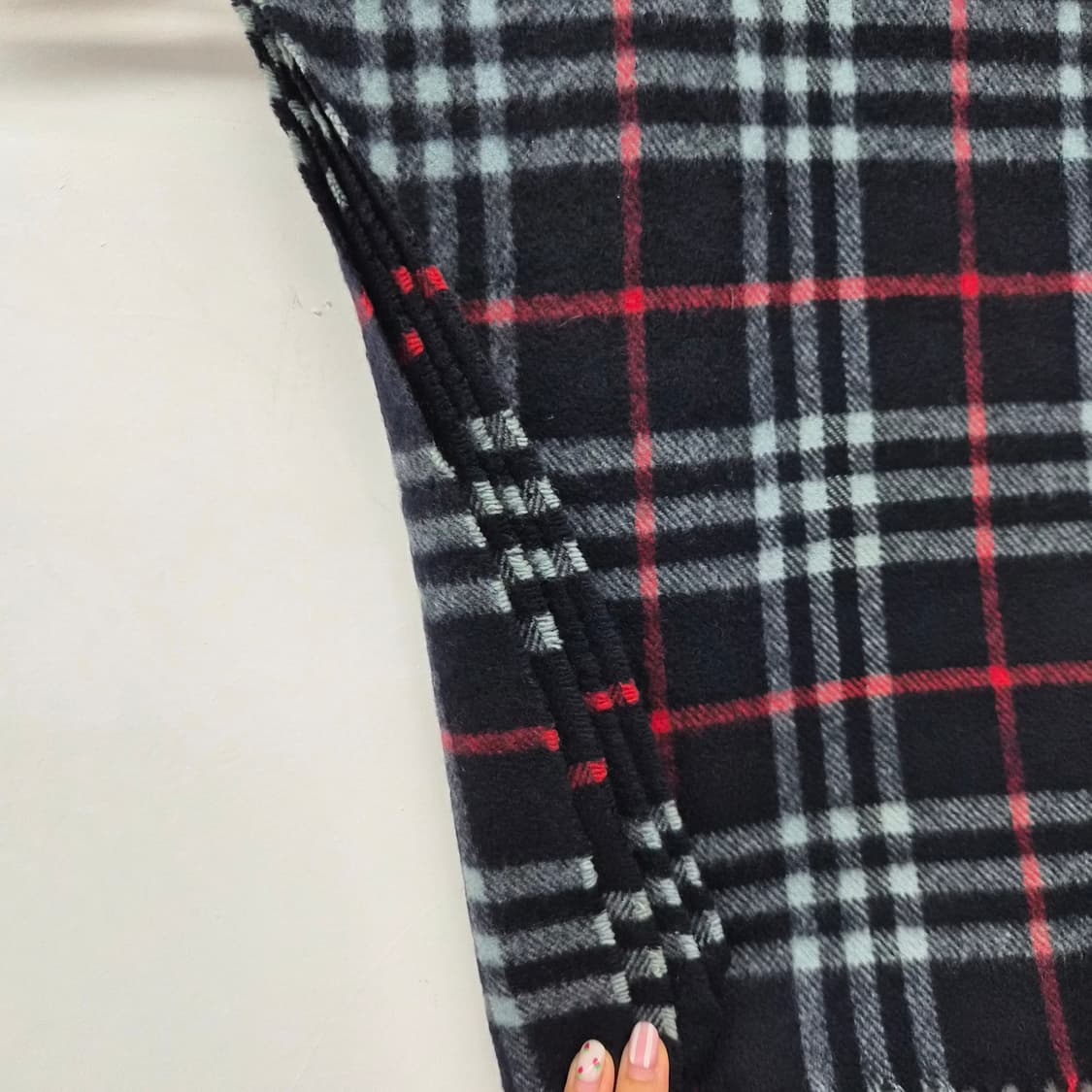 버버리 블랙 체크 캐시미어 머플러 상품이미지4