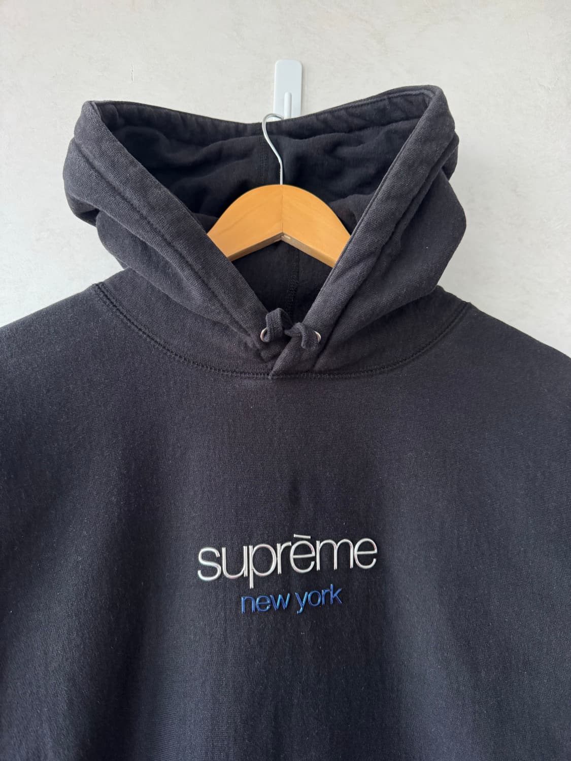 Fw16 슈프림 Chrome Classic 로고 후드티 상품이미지3