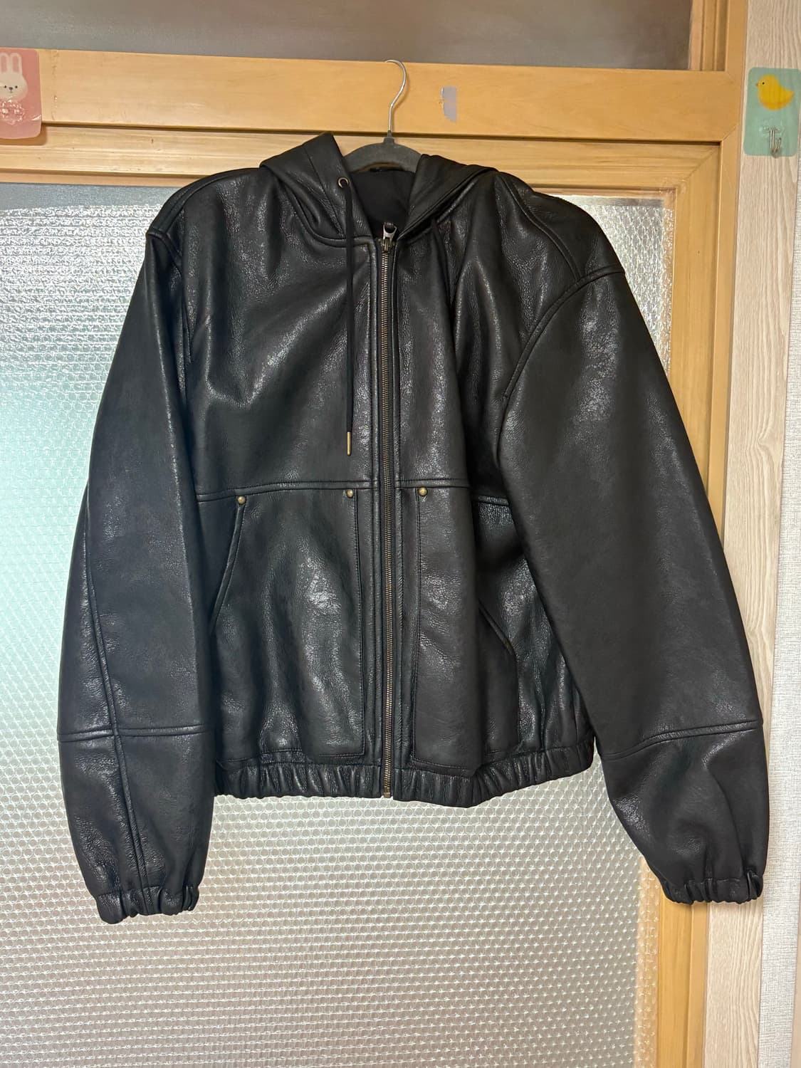 자라 레더 이펙트 후드 상품이미지1