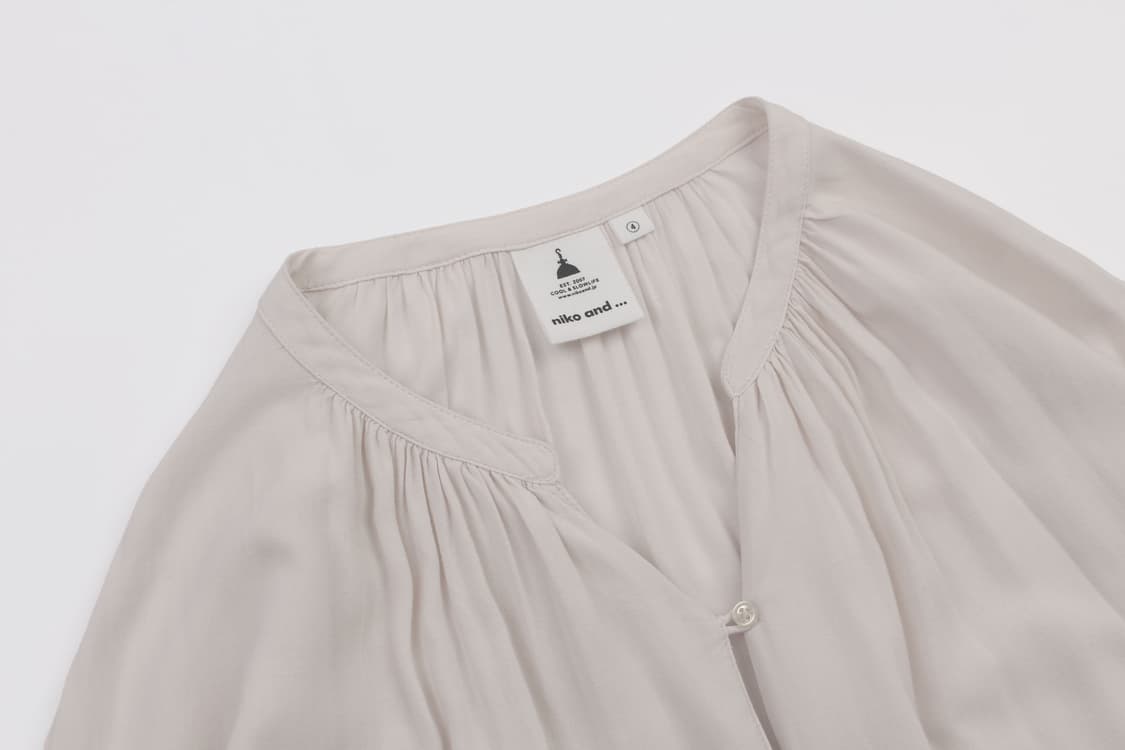 NIKO AND…  Gathered Half Sleeve Blouse  상품이미지2