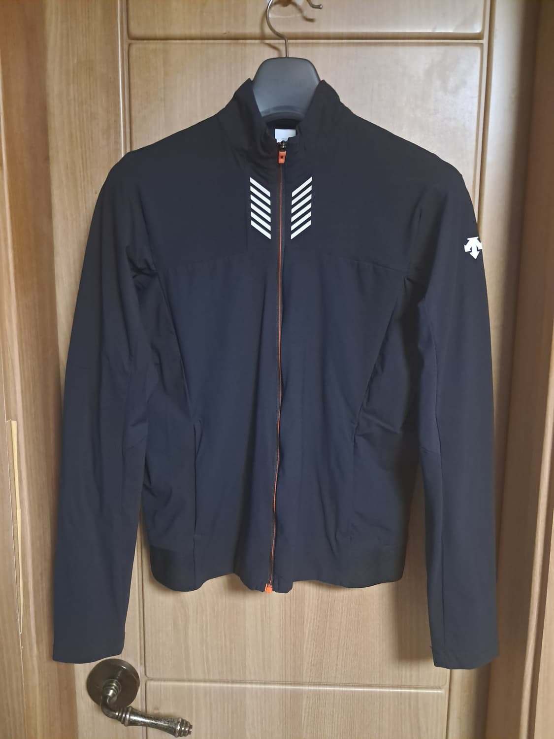 데상트 여성 런닝 자켓 85 상품이미지1