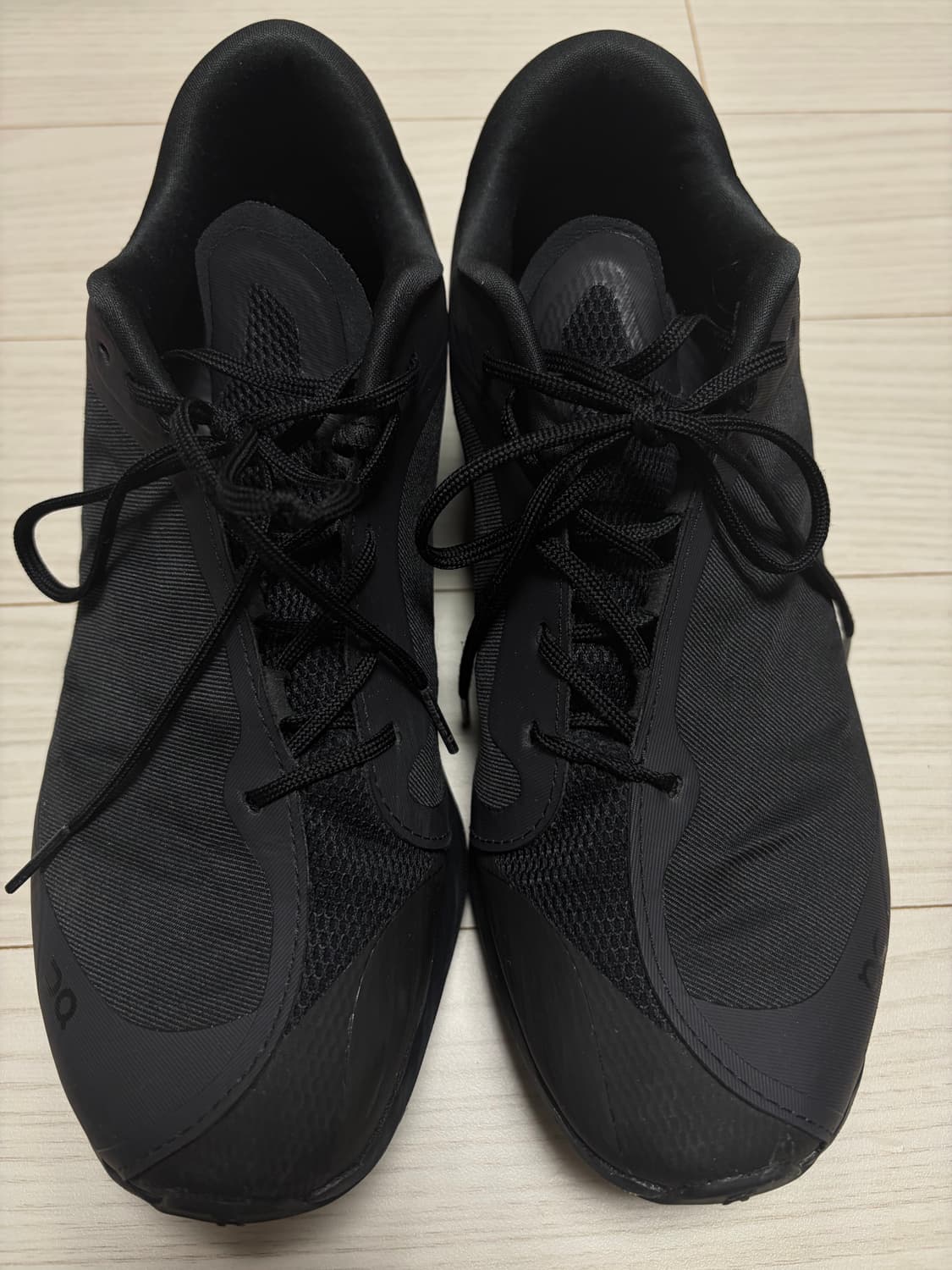 파프 온 클라우드벤쳐 피크 블랙 상품이미지1