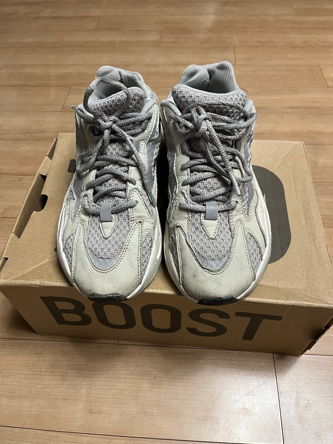 이지부스트 700 스태틱 us 9.5 상품이미지1