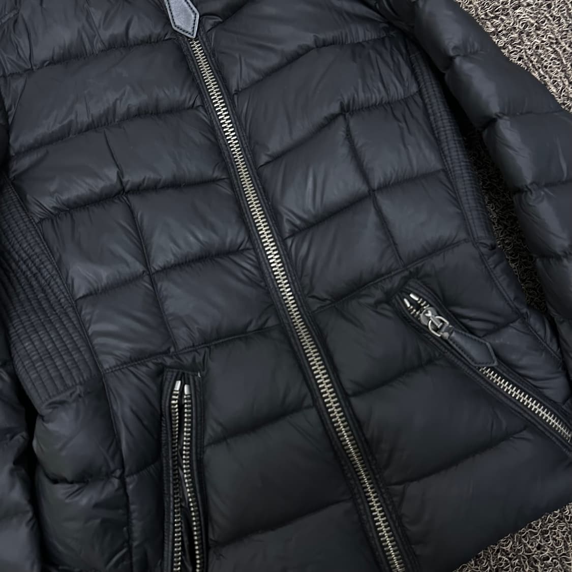 버버리 정품 여성 구스다운 경량 패딩 블랙 M 상품이미지3