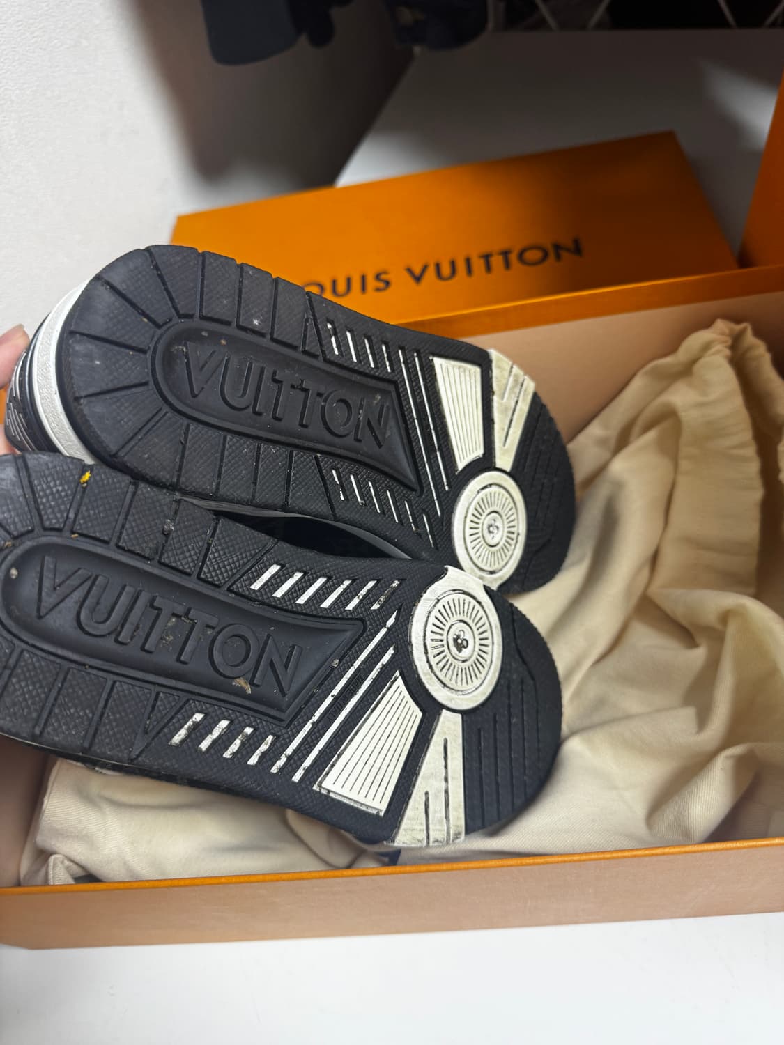 [풀구성] 루이비통 LV 트레이너 데님 블랙 모노그램 스니커즈 상품이미지5