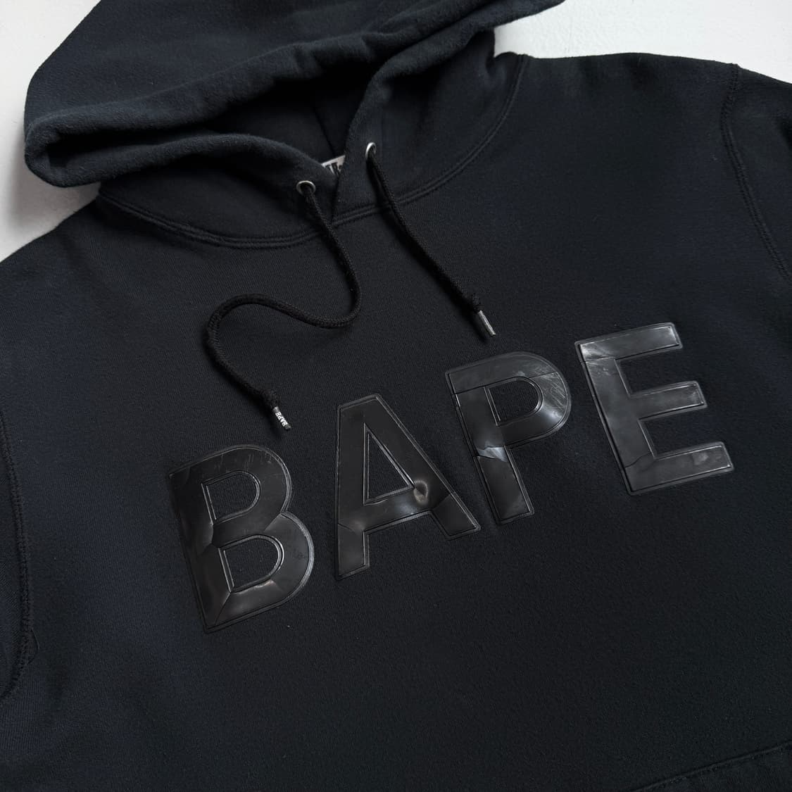 베이프 아크릴 아치로고 후드티 상품이미지3