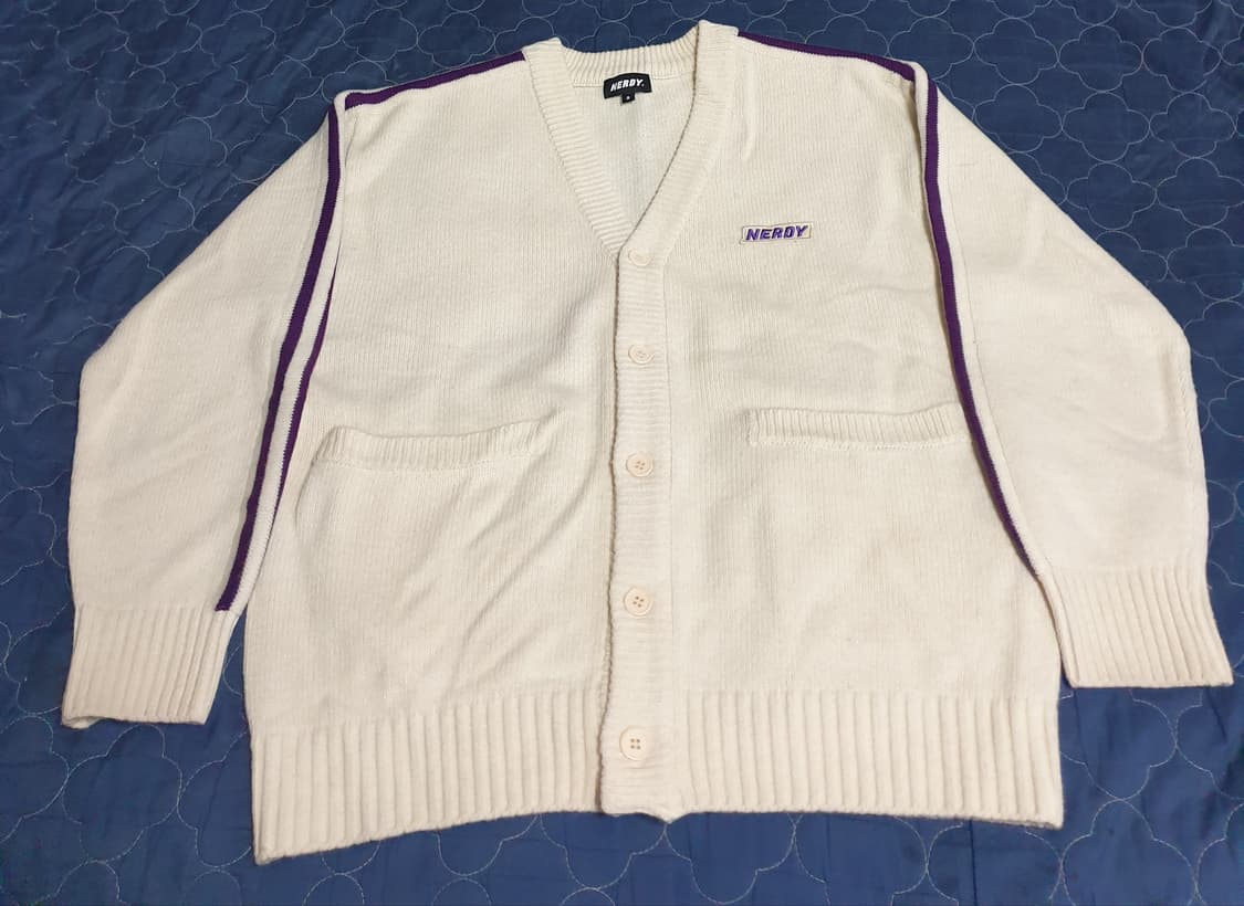 널디 오버핏 레터링자수 패치 사이드2선 혜비 가디건 아이보리 (S) 상품이미지1