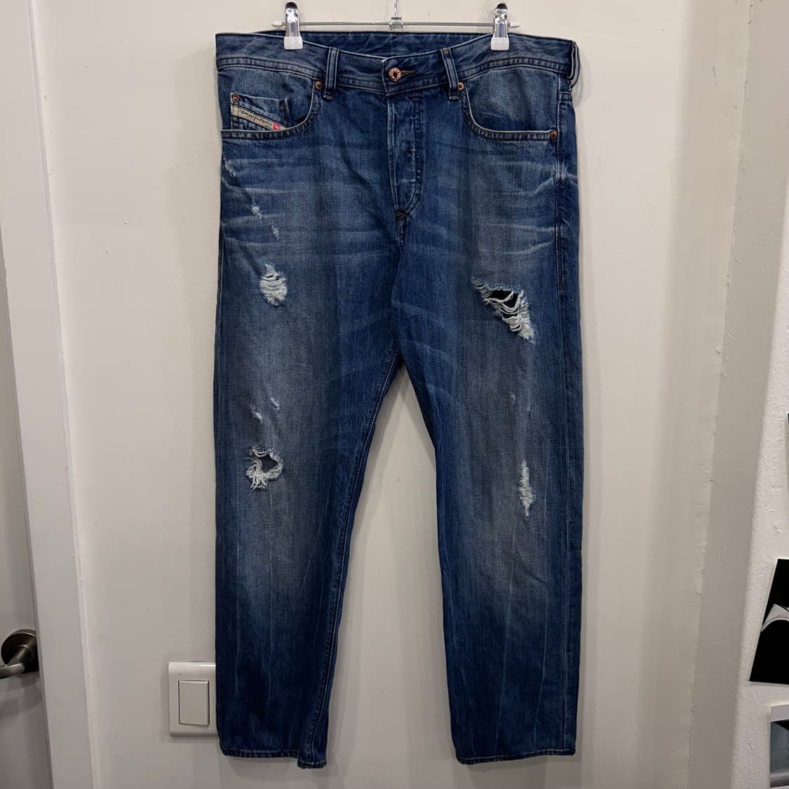 디젤 인더스트리 데미지드 레귤러핏 데님팬츠 상품이미지2