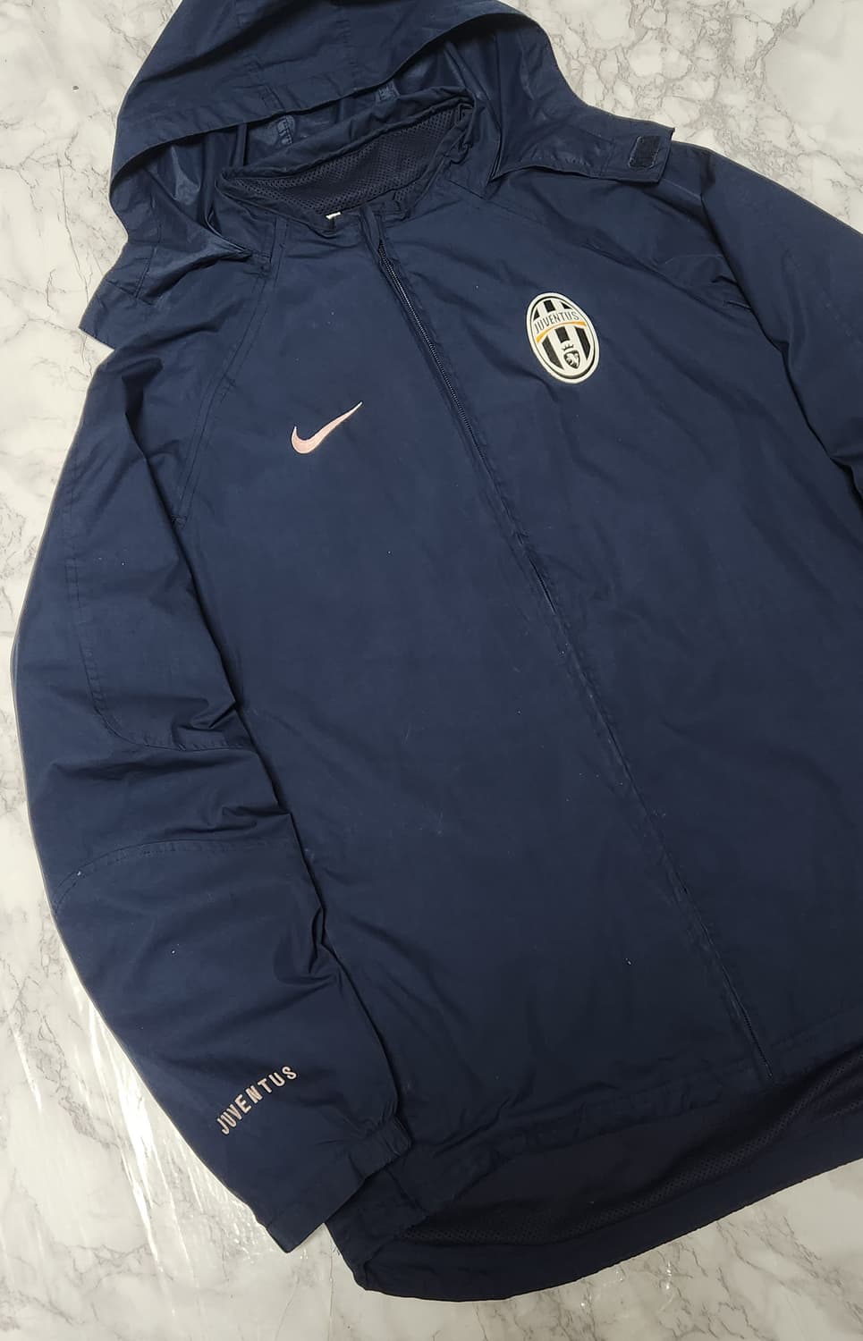 나이키 유벤투스 04-05 핑크 스우시 바람막이 후드 자켓
 상품이미지3