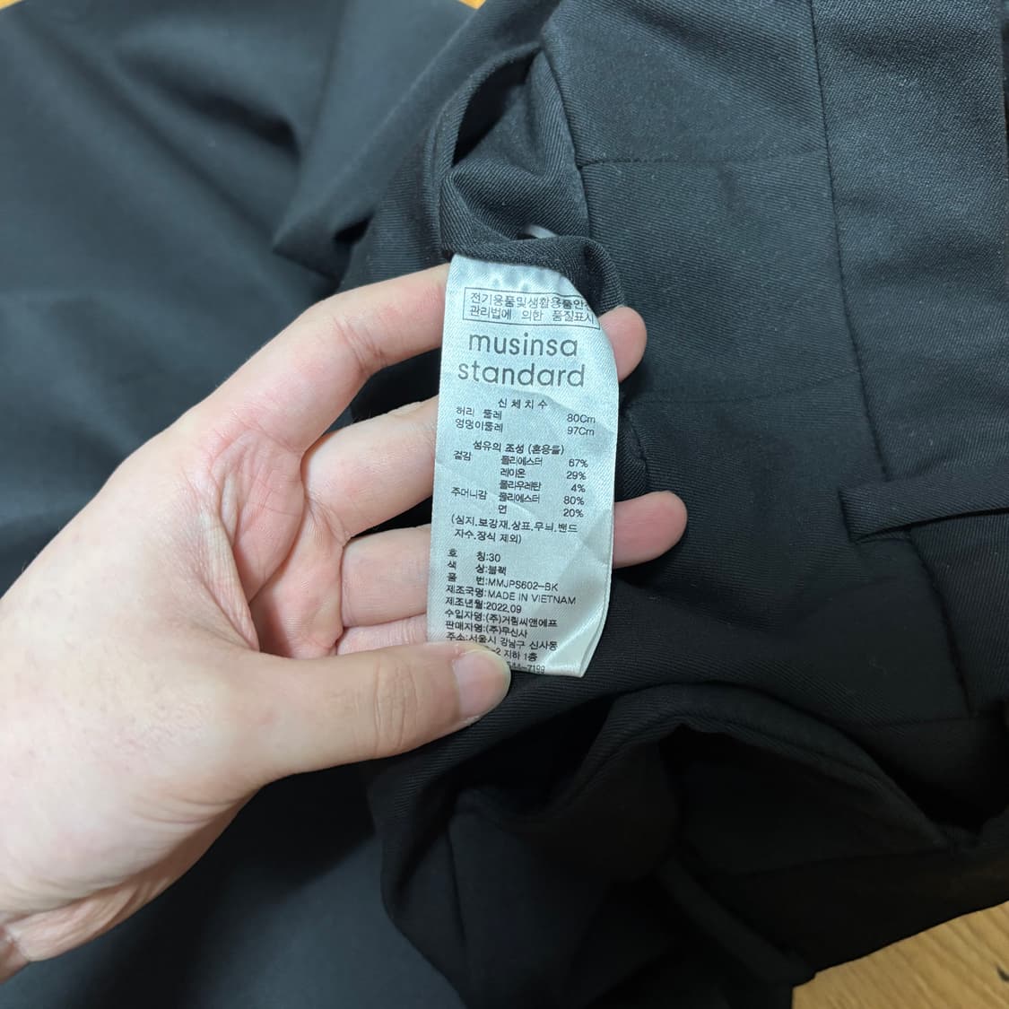 30 무신사스탠다드 무탠다드 블랙 세미와이드 슬랙스 상품이미지4