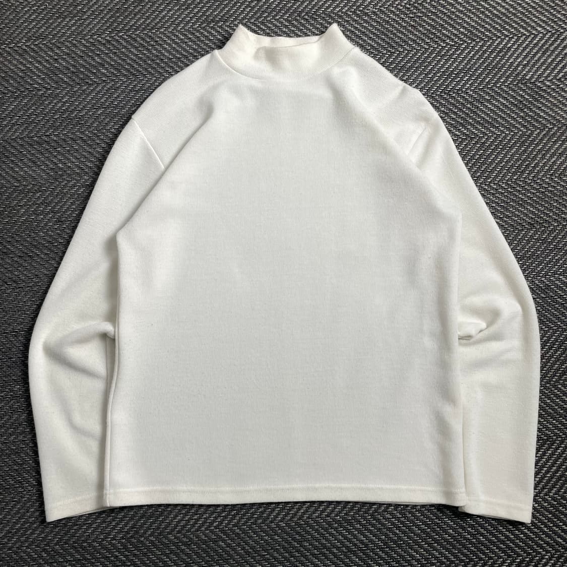 피앤콤마 빈티 머슬핏 미니멀 화이트 니트o 4586 상품이미지1