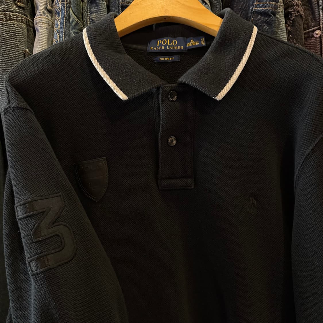 폴로 랄프로렌 커스텀 핏 가죽패치 긴팔 카라티 상품이미지1