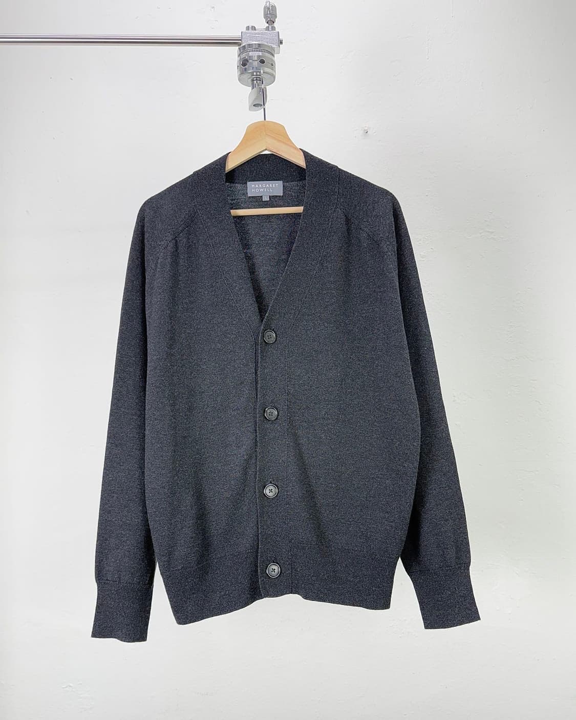 마가렛호웰 차콜 메리노 울 하이 브이넥 니트 가디건 상품이미지1