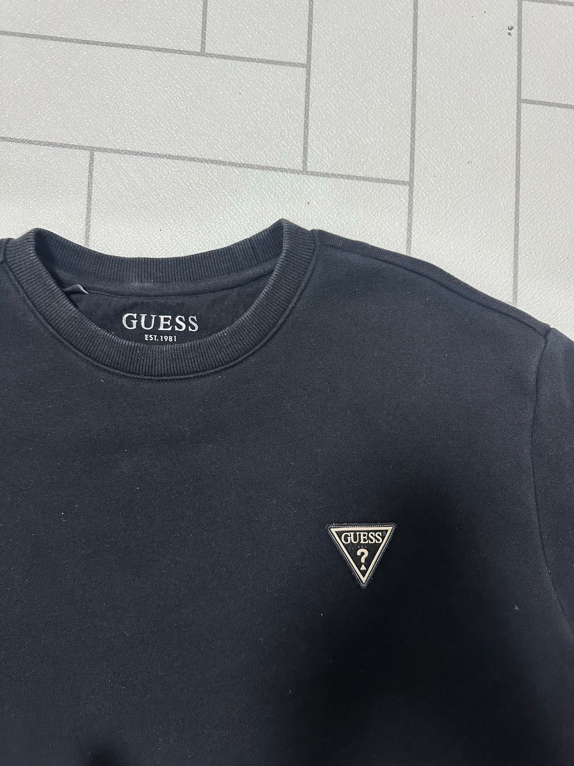 게스 블랙 맨투맨 상품이미지1