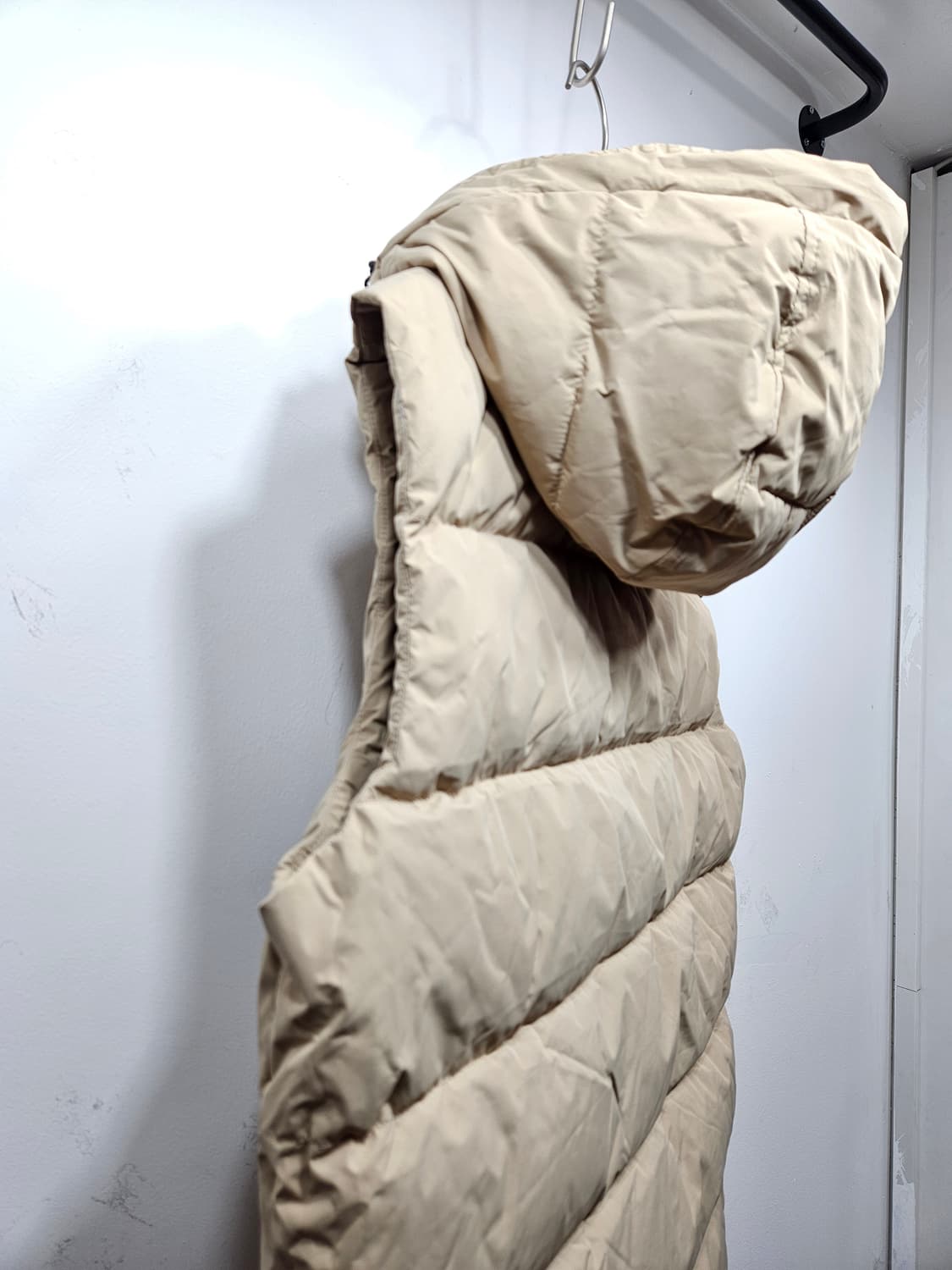 게스(GUESS) 오리털 패딩조끼 베이지 M 후드탈부착 상품이미지9