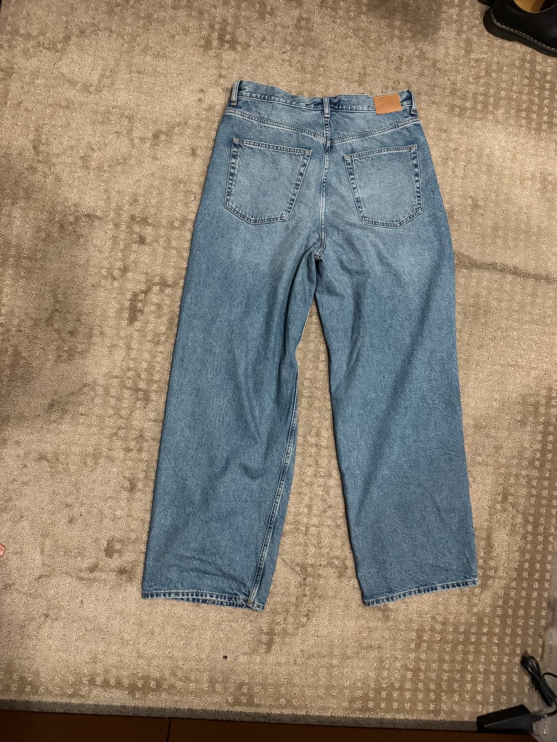 위크데이 아스트로진 상품이미지3