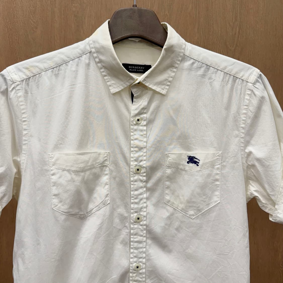 버버리 블랙 라벨 포켓 반팔 셔츠 로고 자수 롤업 슬리브 아이보리 상품이미지4