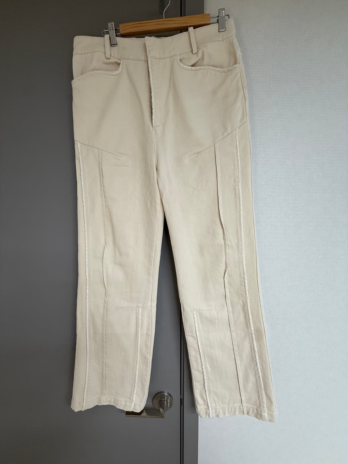xlim엑슬림 EP.4 02 TROUSER COLOR : IVORY 상품이미지2