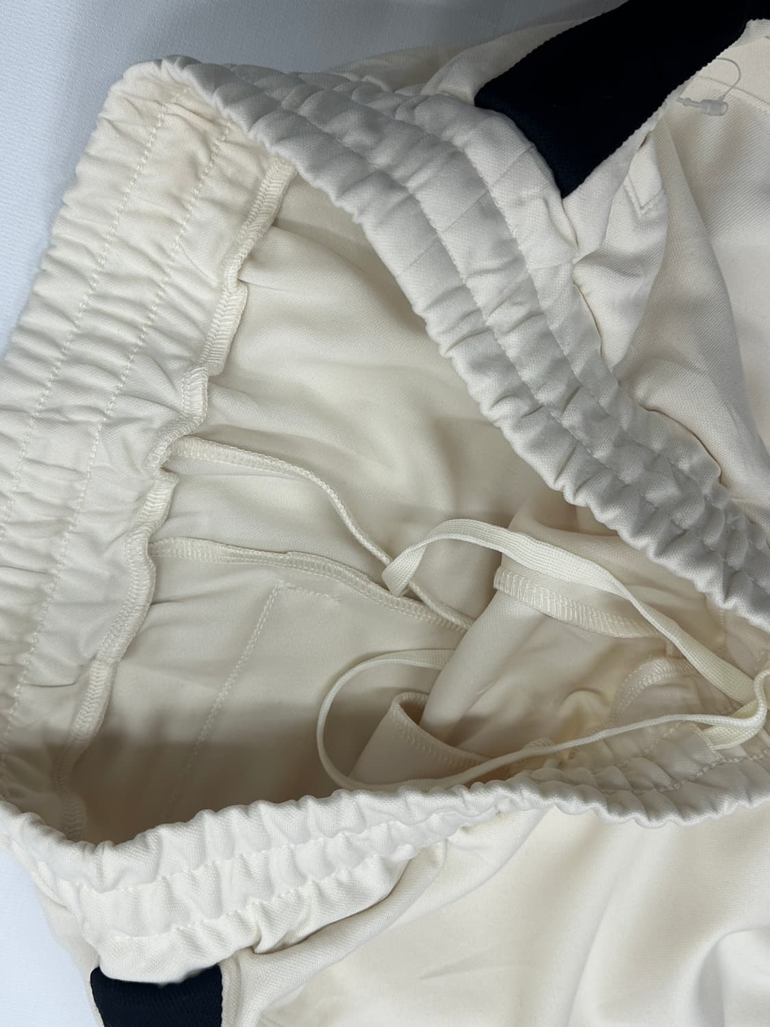 일본 GU 화이트 트레이닝팬츠 블랙라인 와이드 러닝운동복 바지 상품이미지3