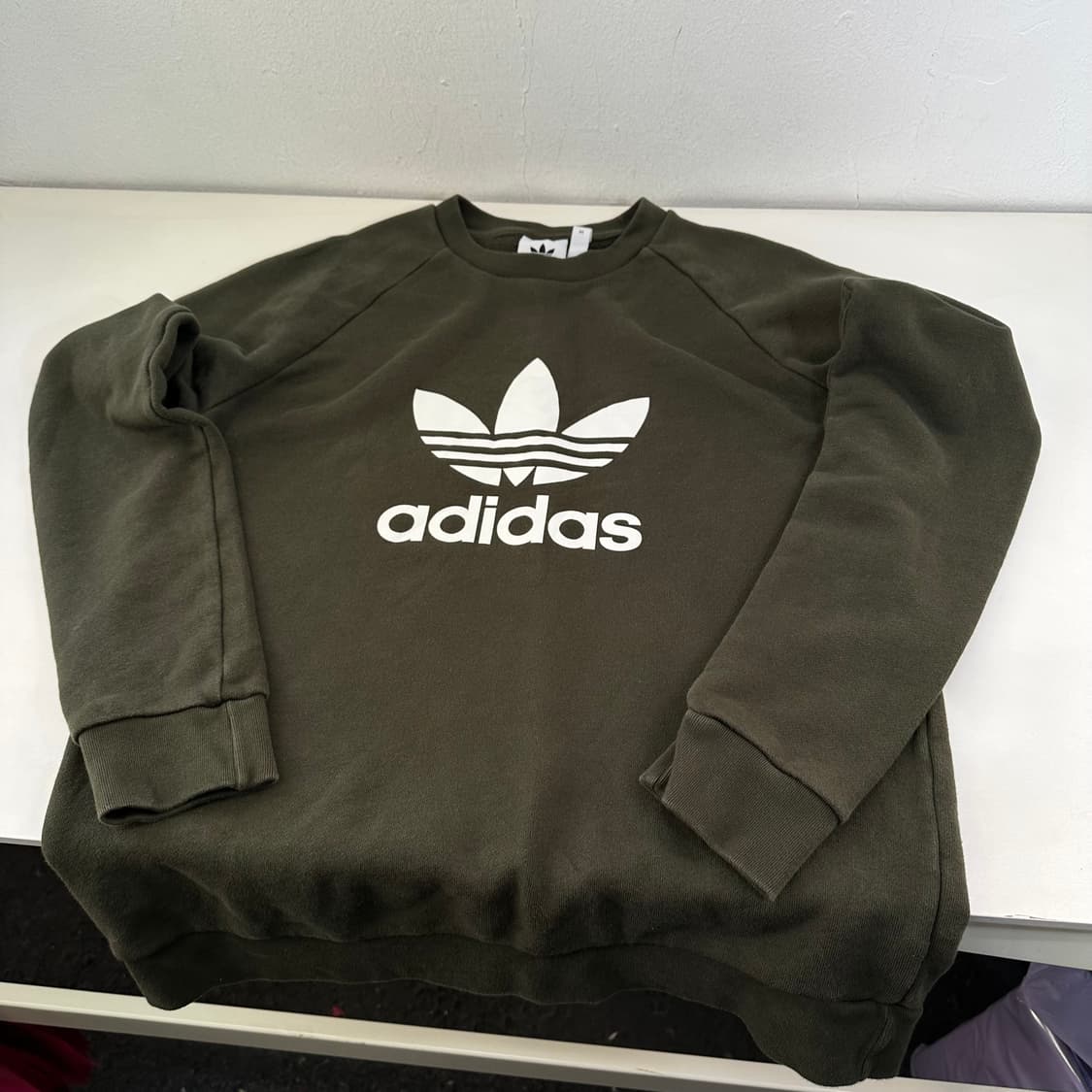 M 아디다스 카키 빅로고 맨투맨 상품이미지2