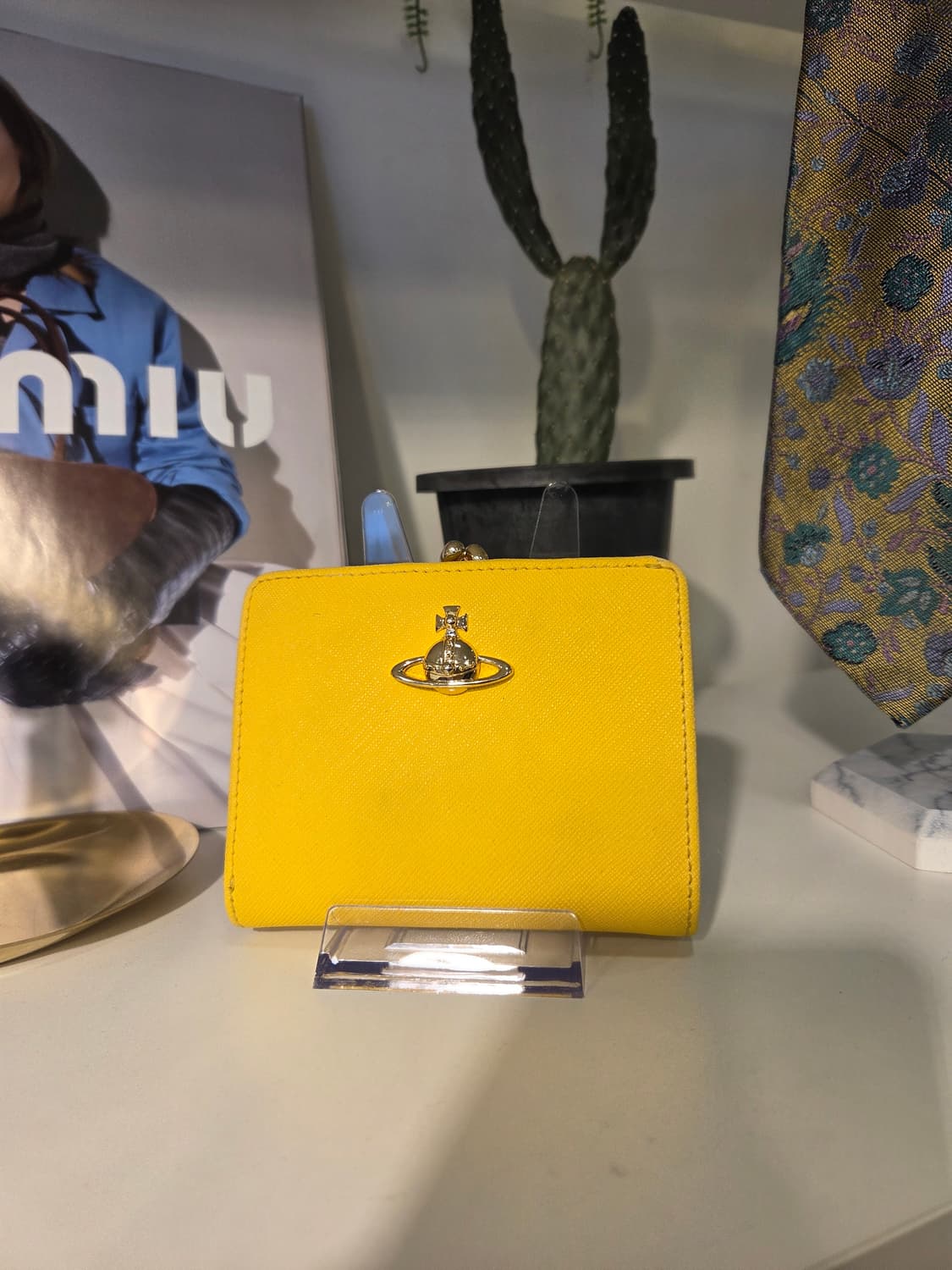 비비안 웨스트우드 옐로 반지갑 상품이미지1