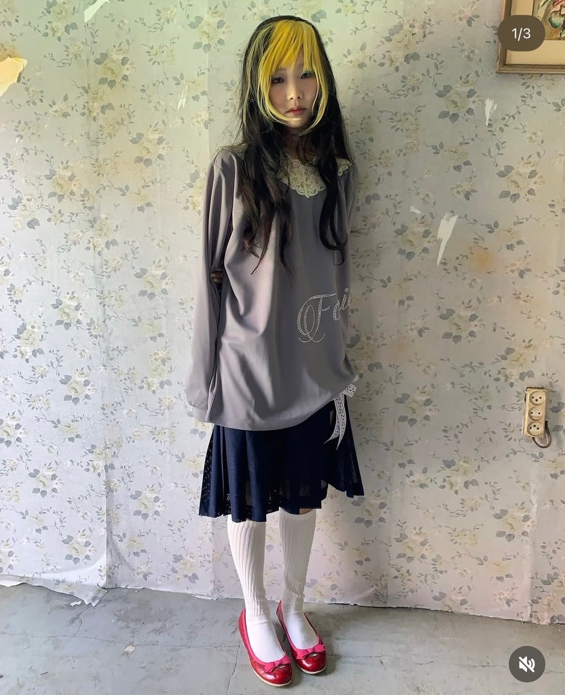 샵페어리 shop.faerie 레이스 브이넥 셔링탑 상품이미지3