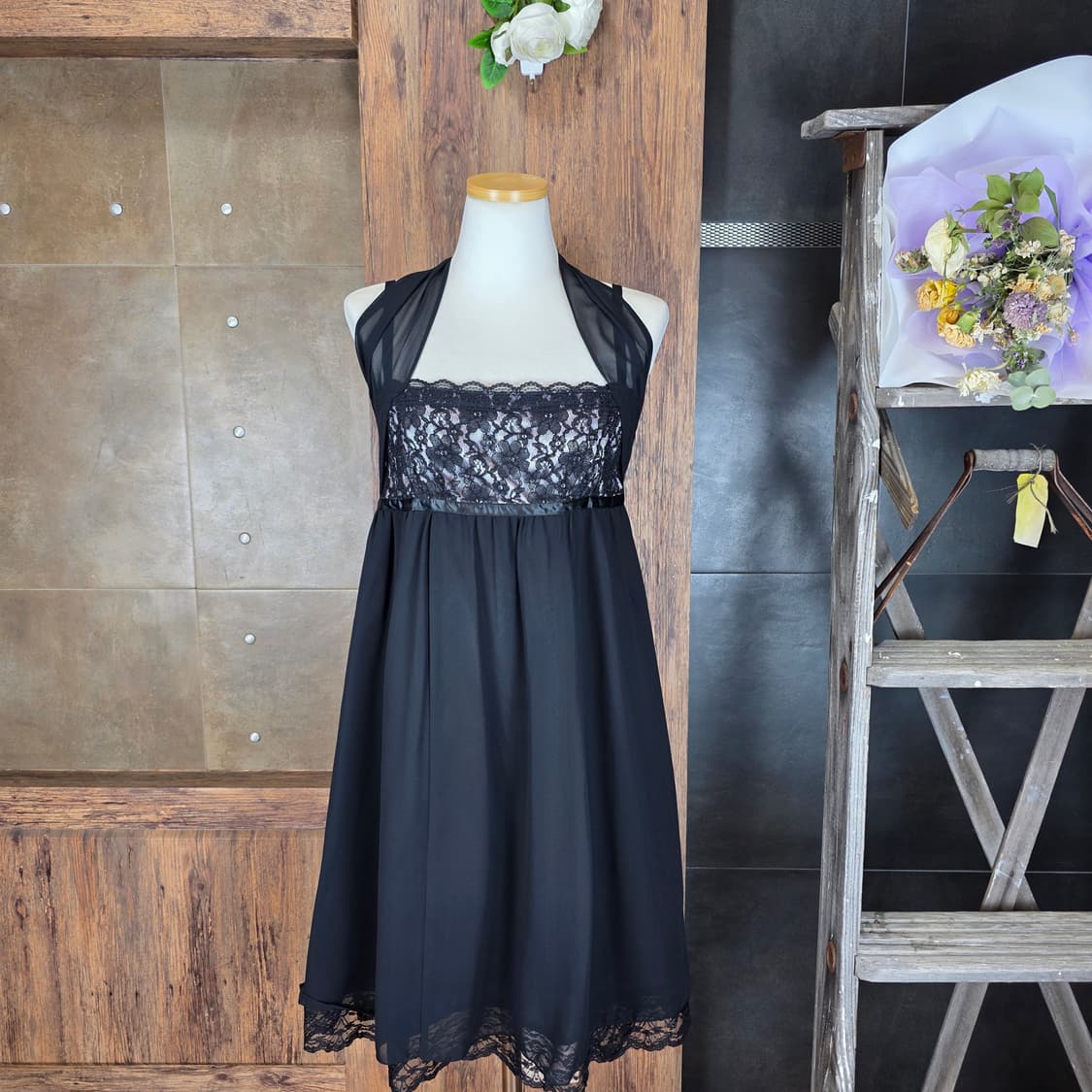 레이스 업 쉬폰 홀터넥 원피스 상품이미지1